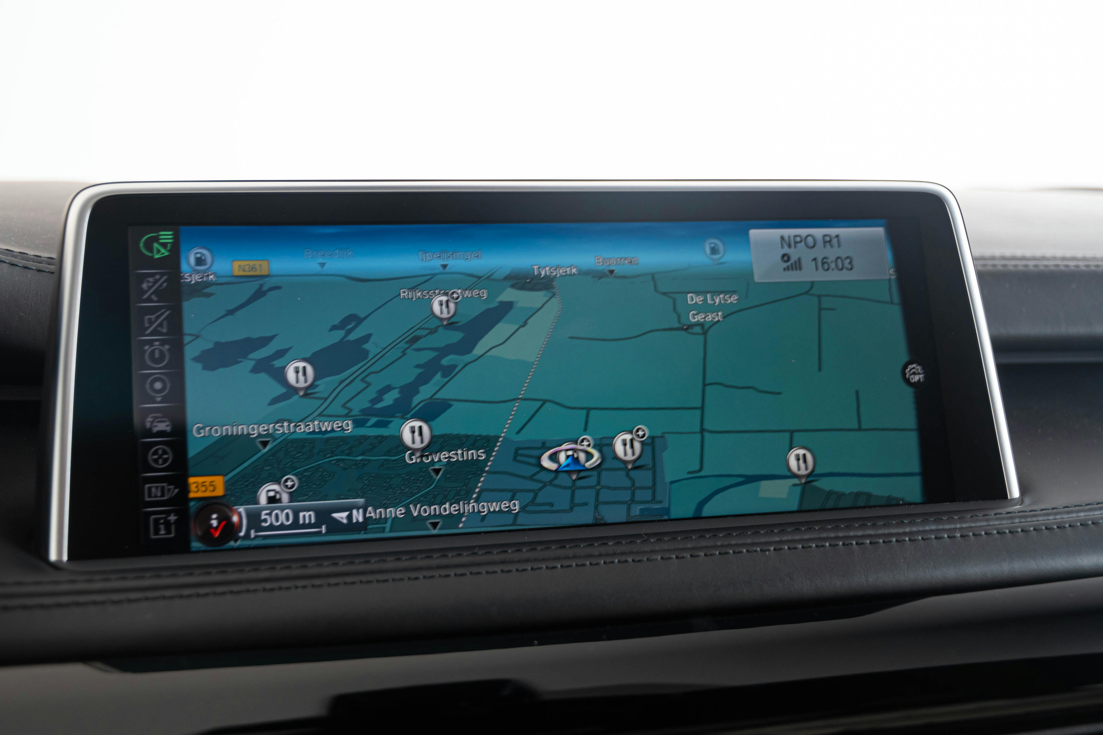 Car image 18