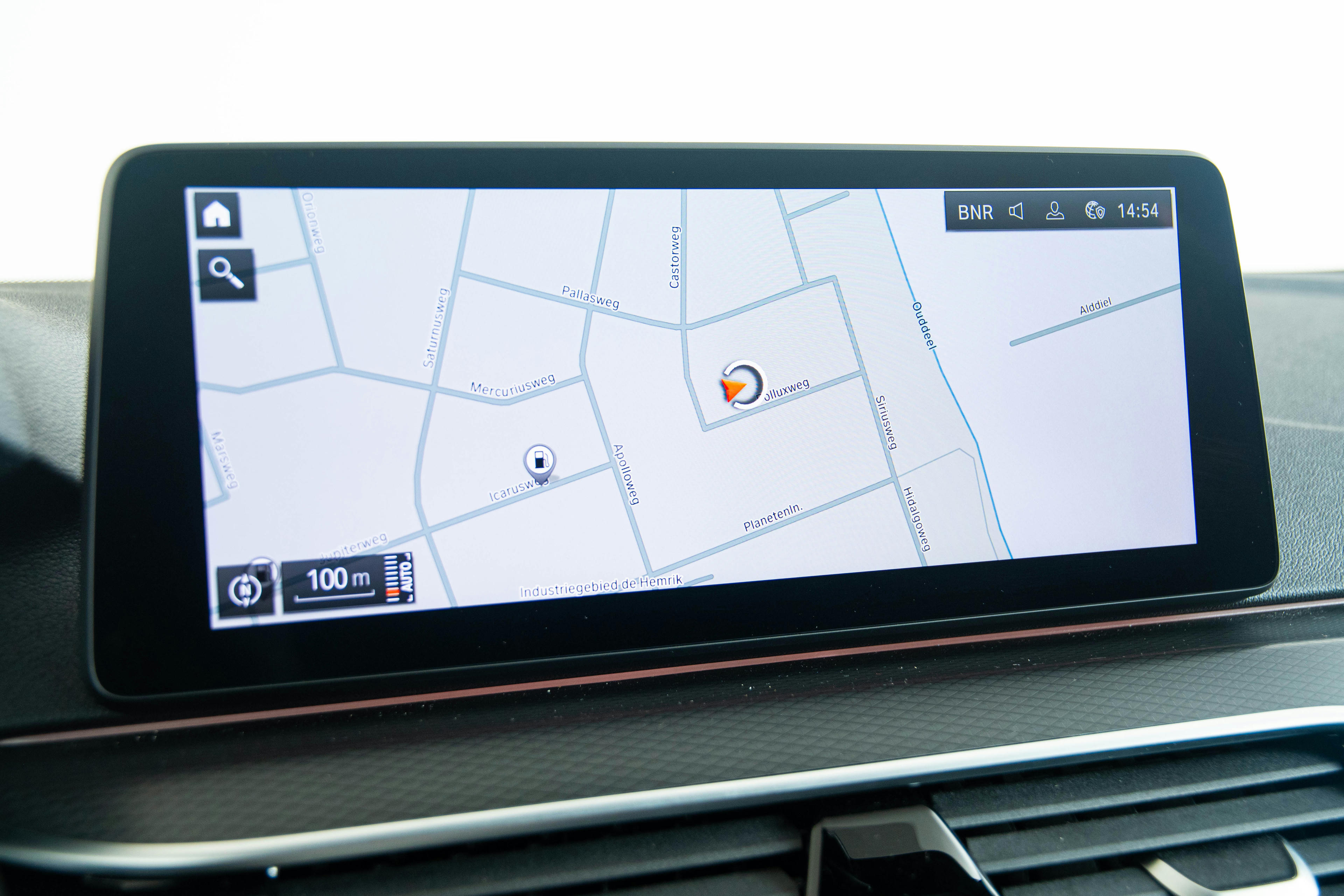 Car image 10