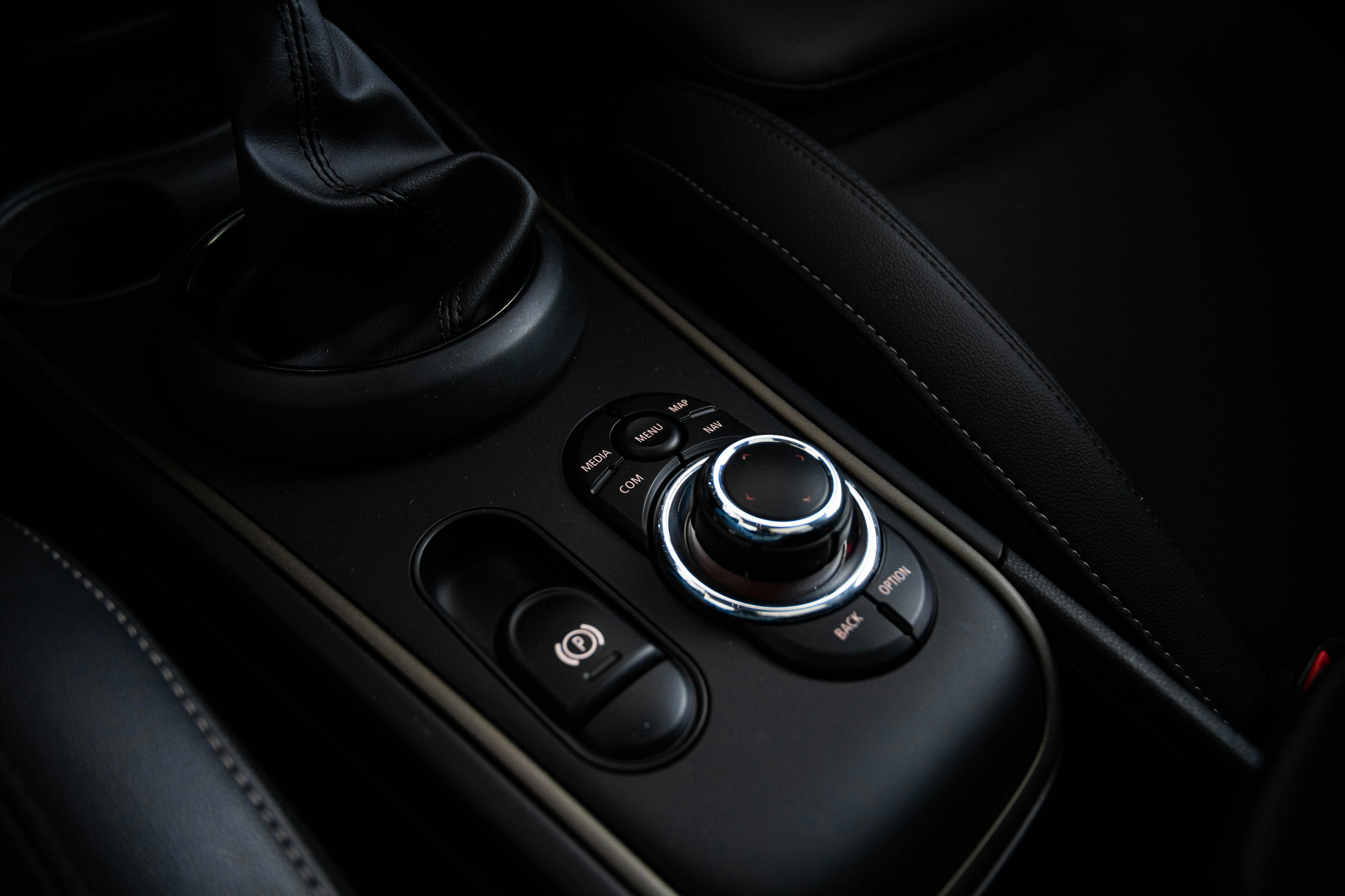 Car image 18