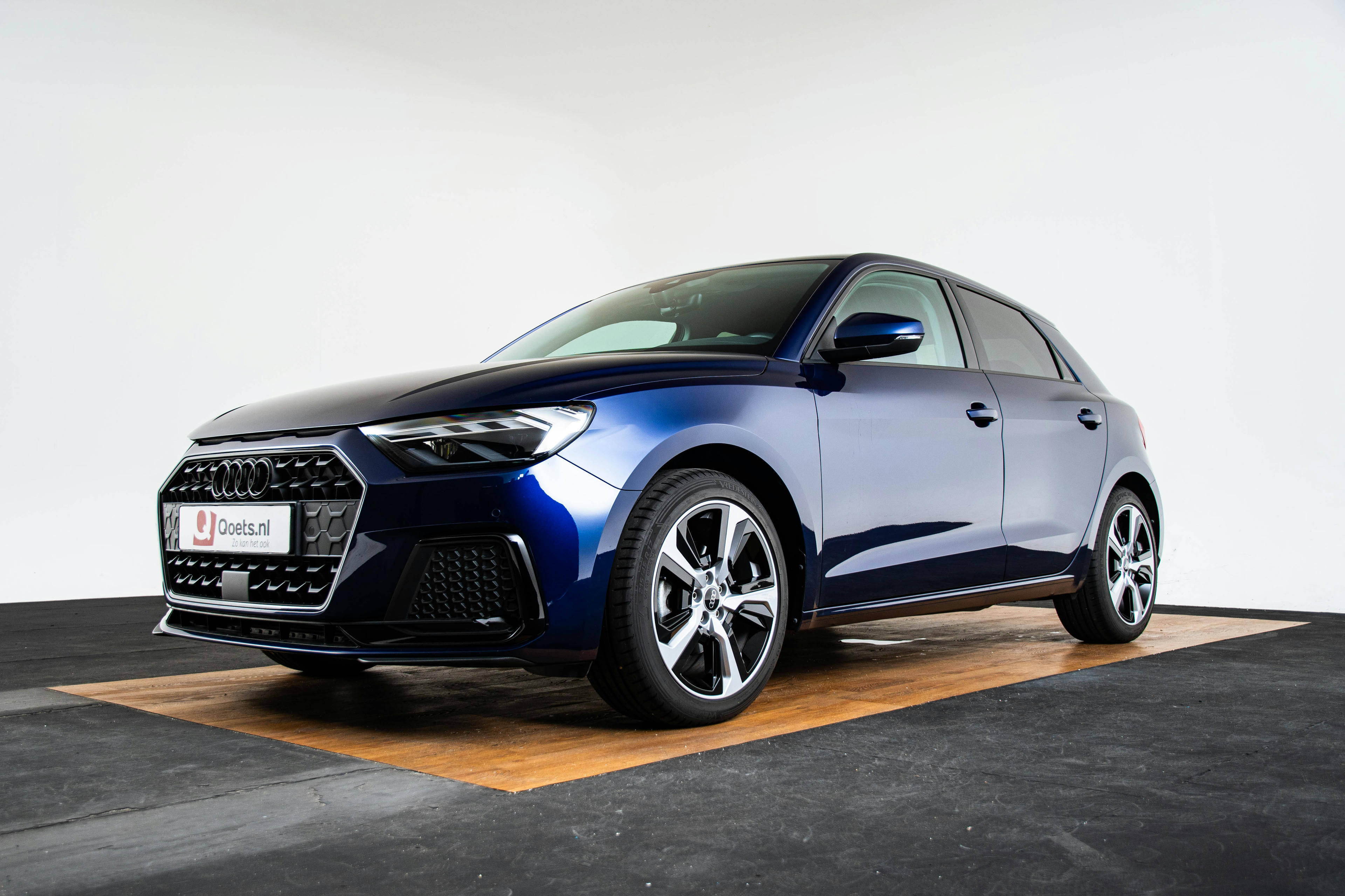 Car image 14