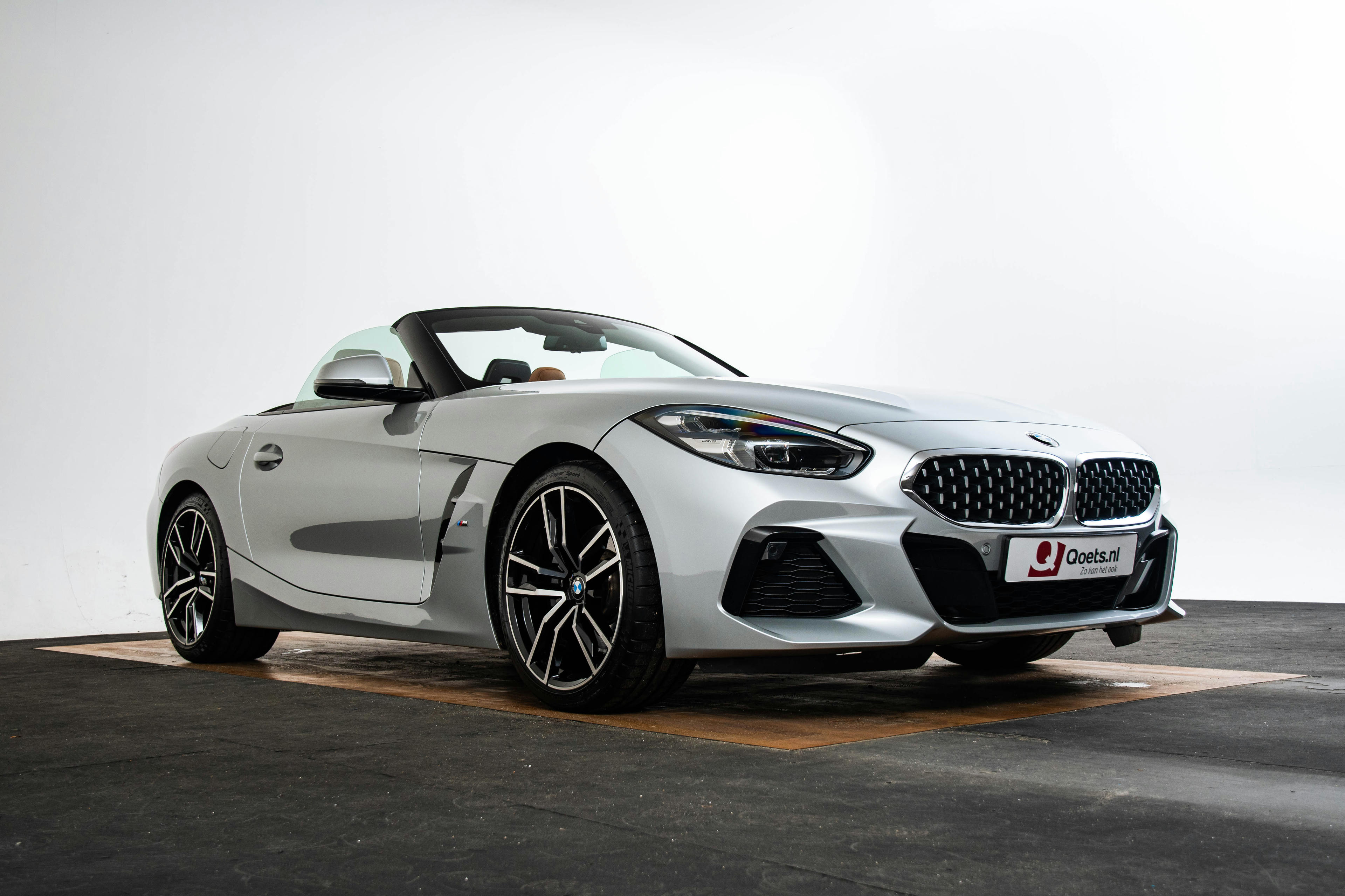 Car image 16