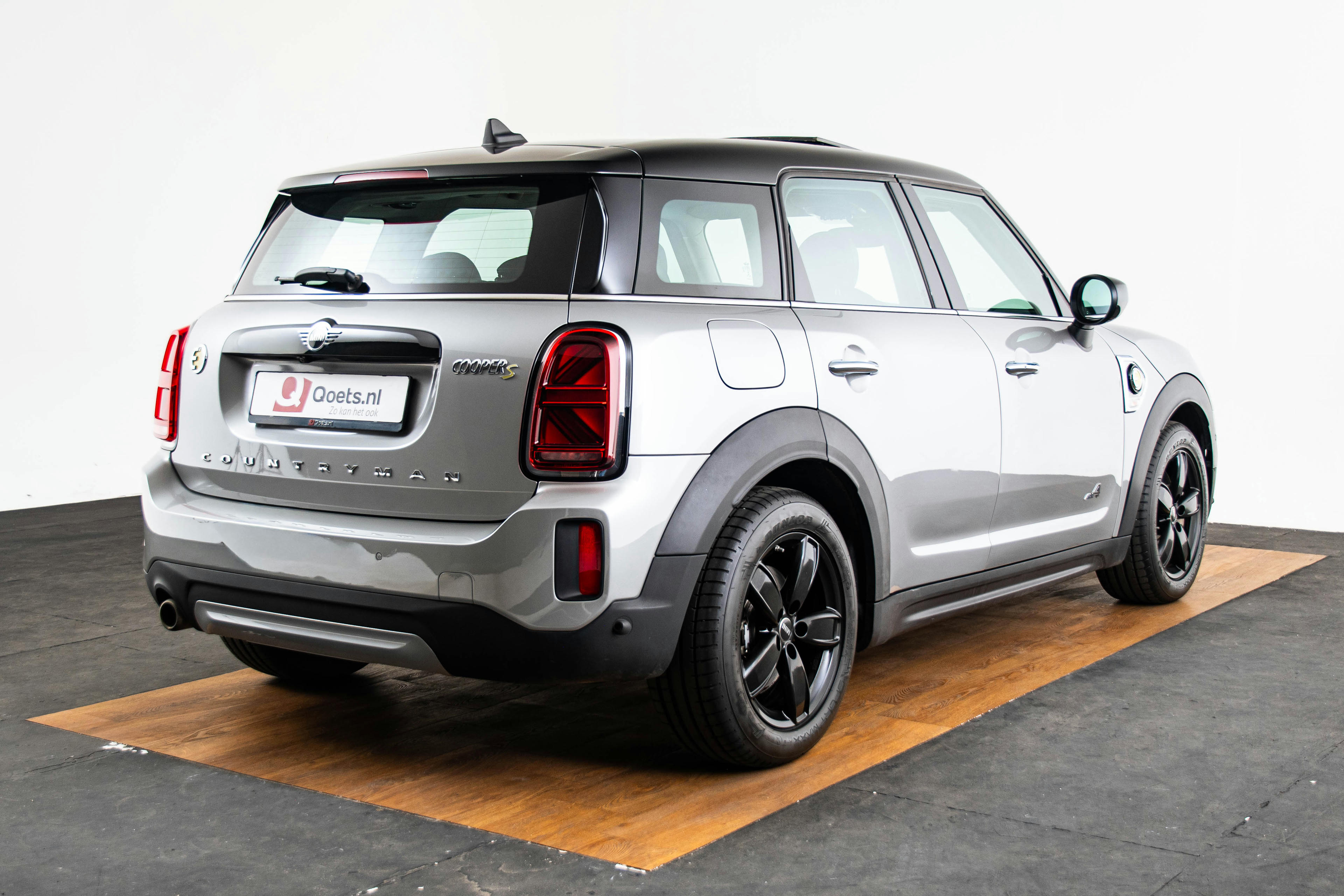 Car image 3