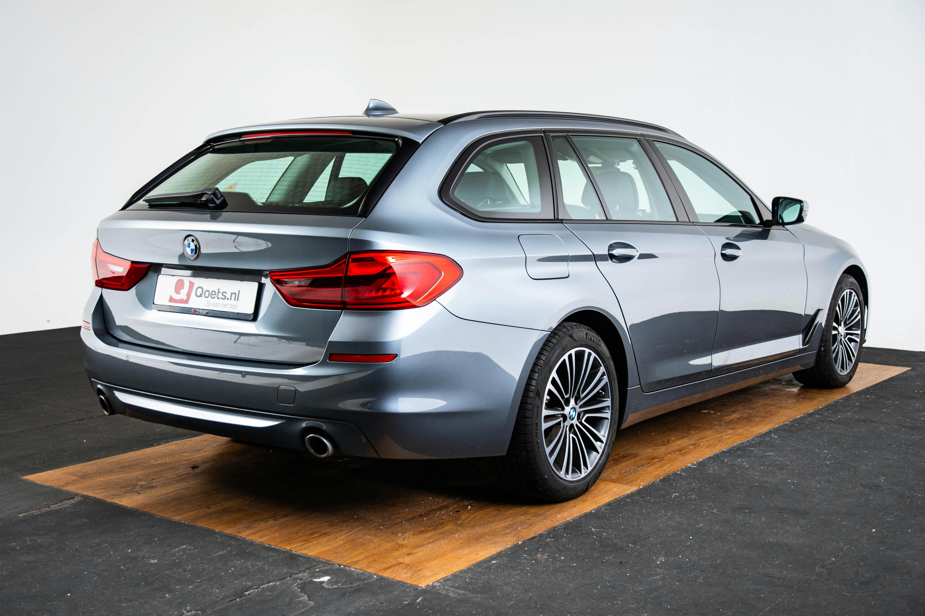 Car image 13