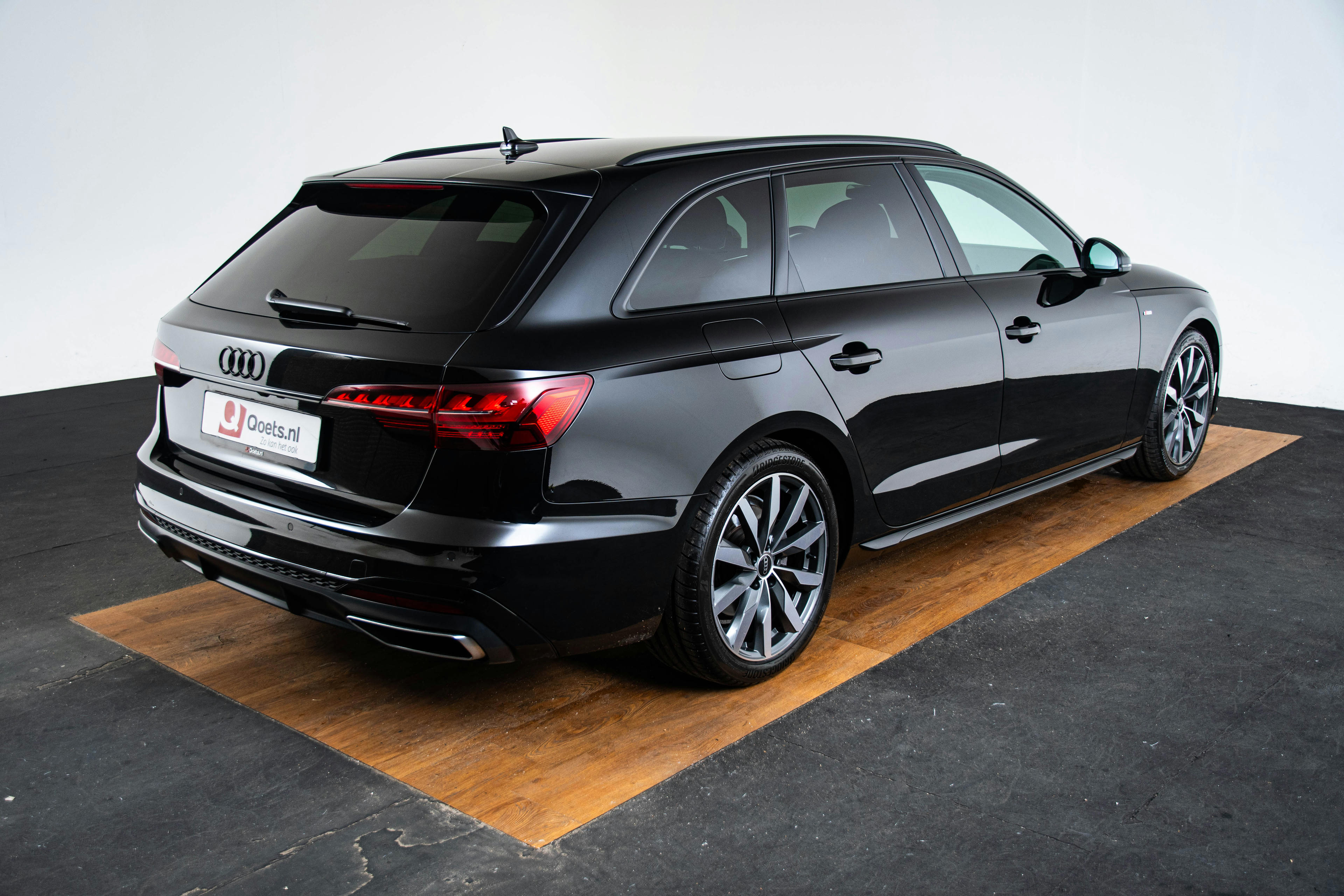 Car image 14