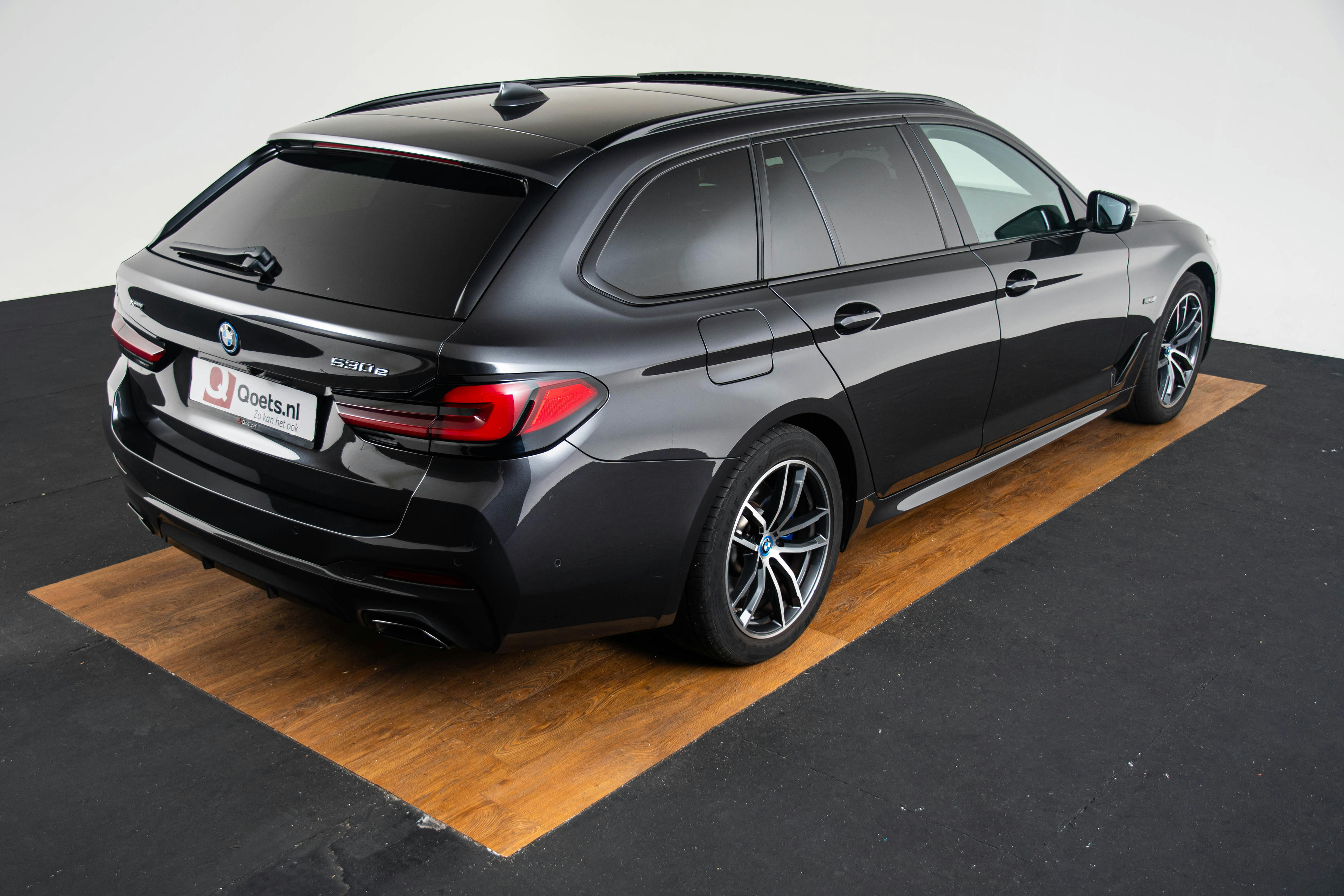 Car image 15