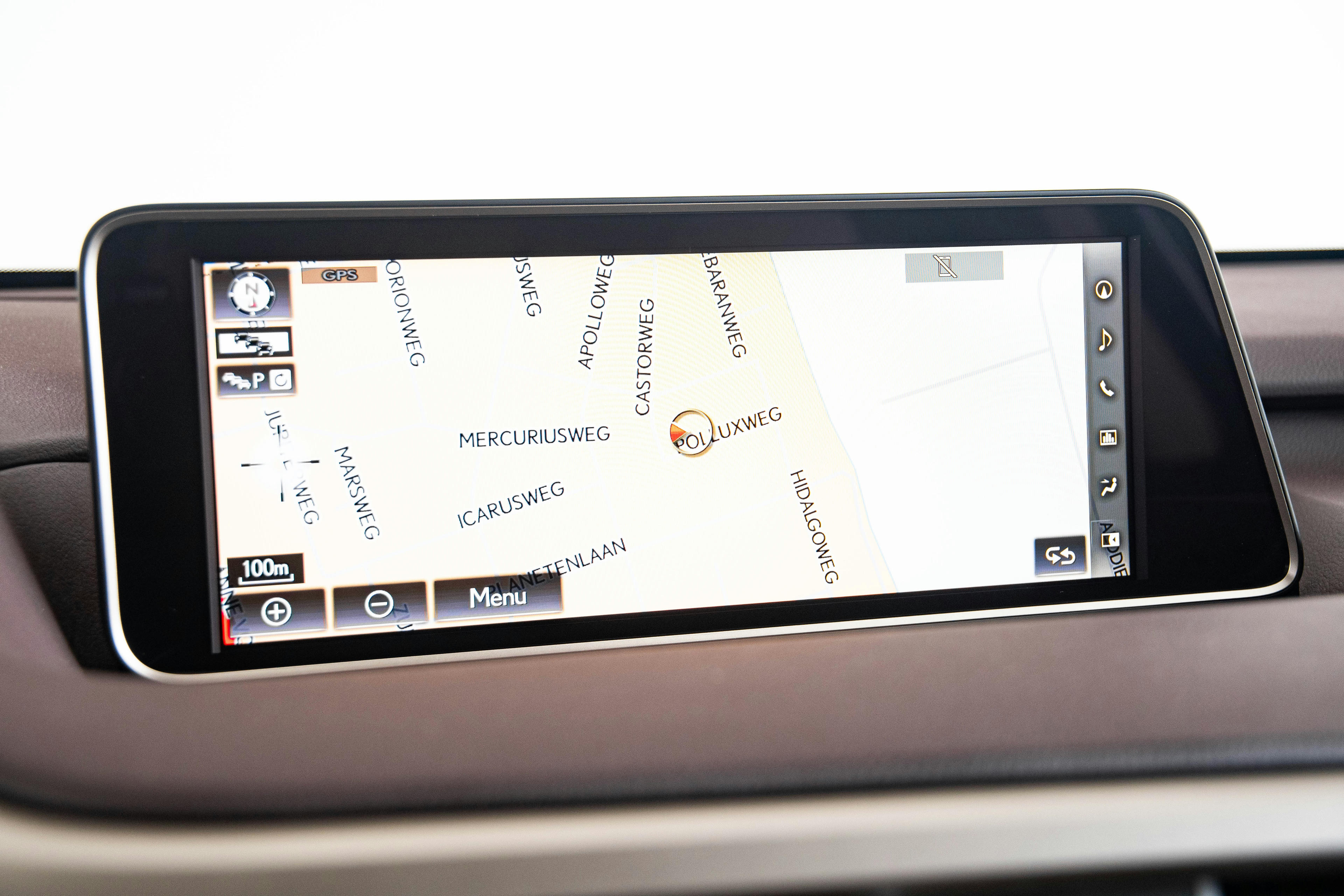 Car image 16