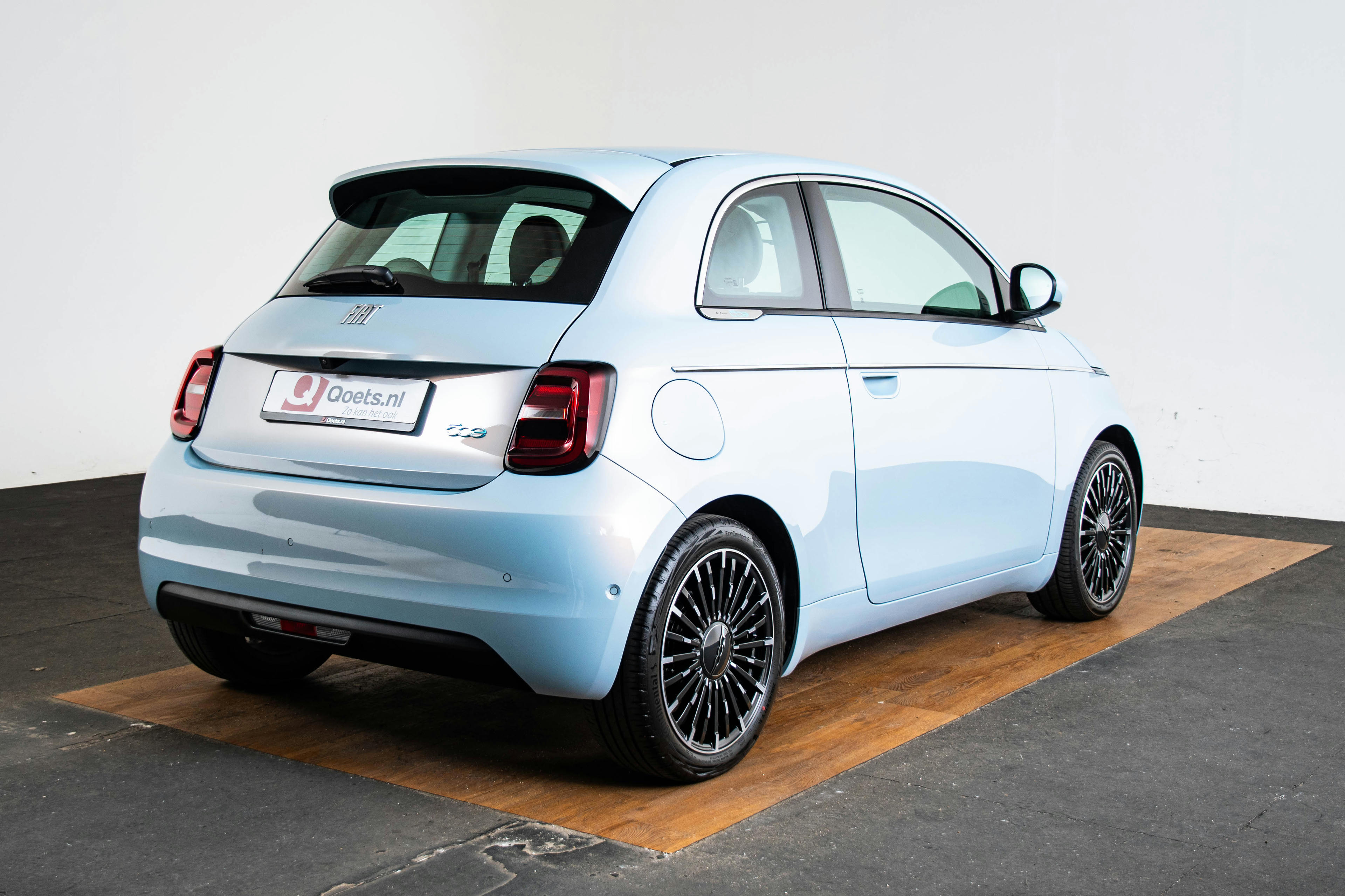 Car image 14