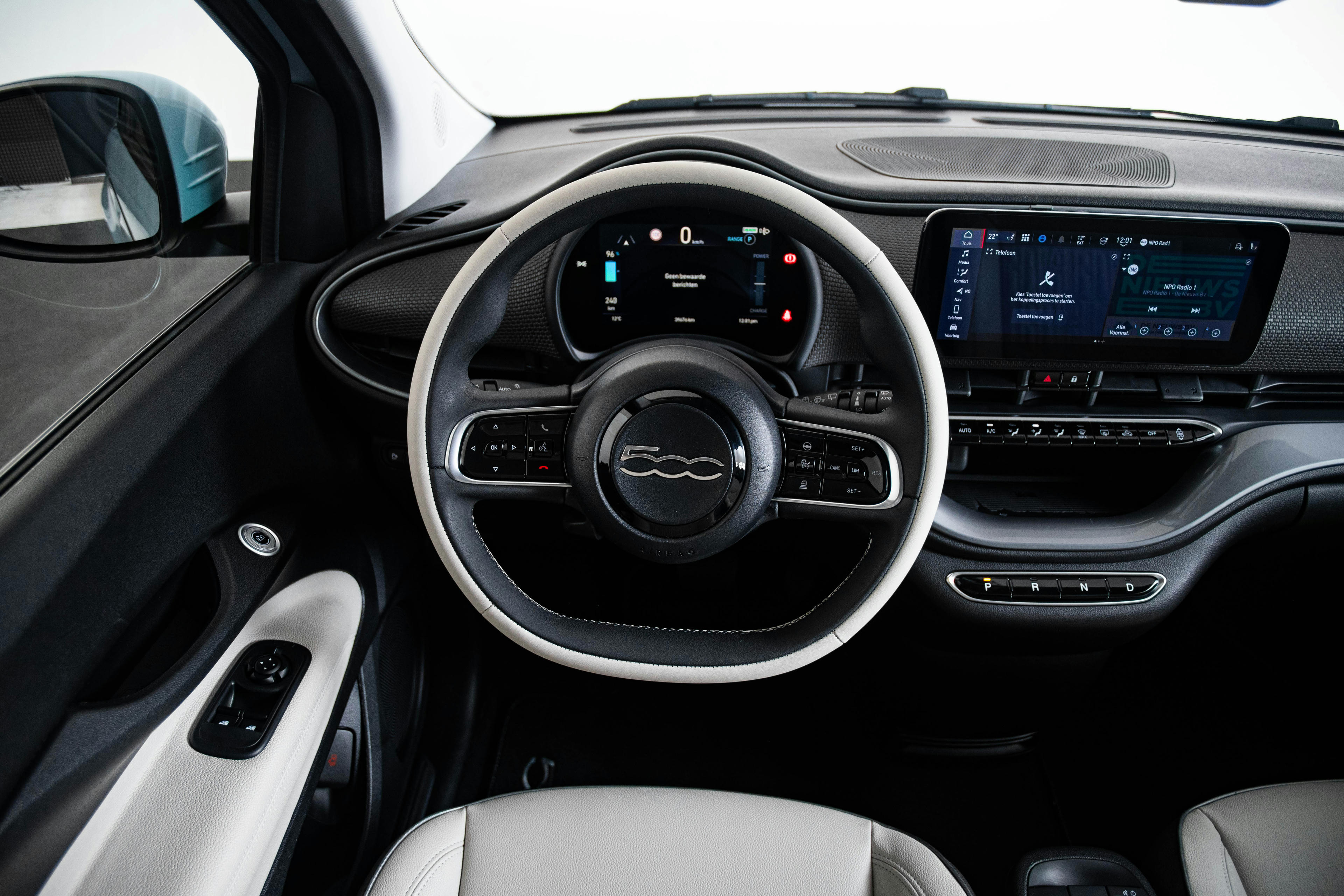Car image 16