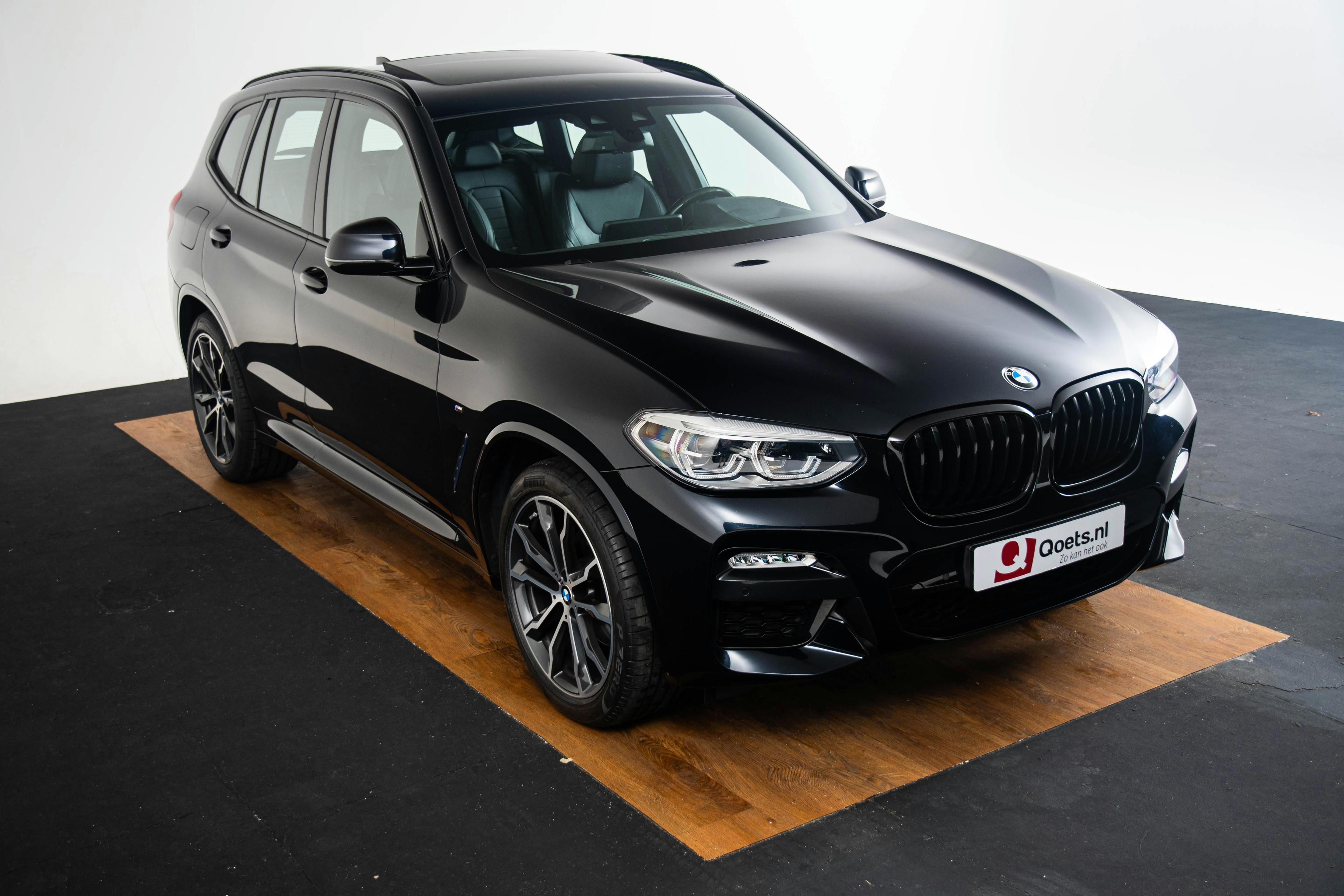 Car image 18