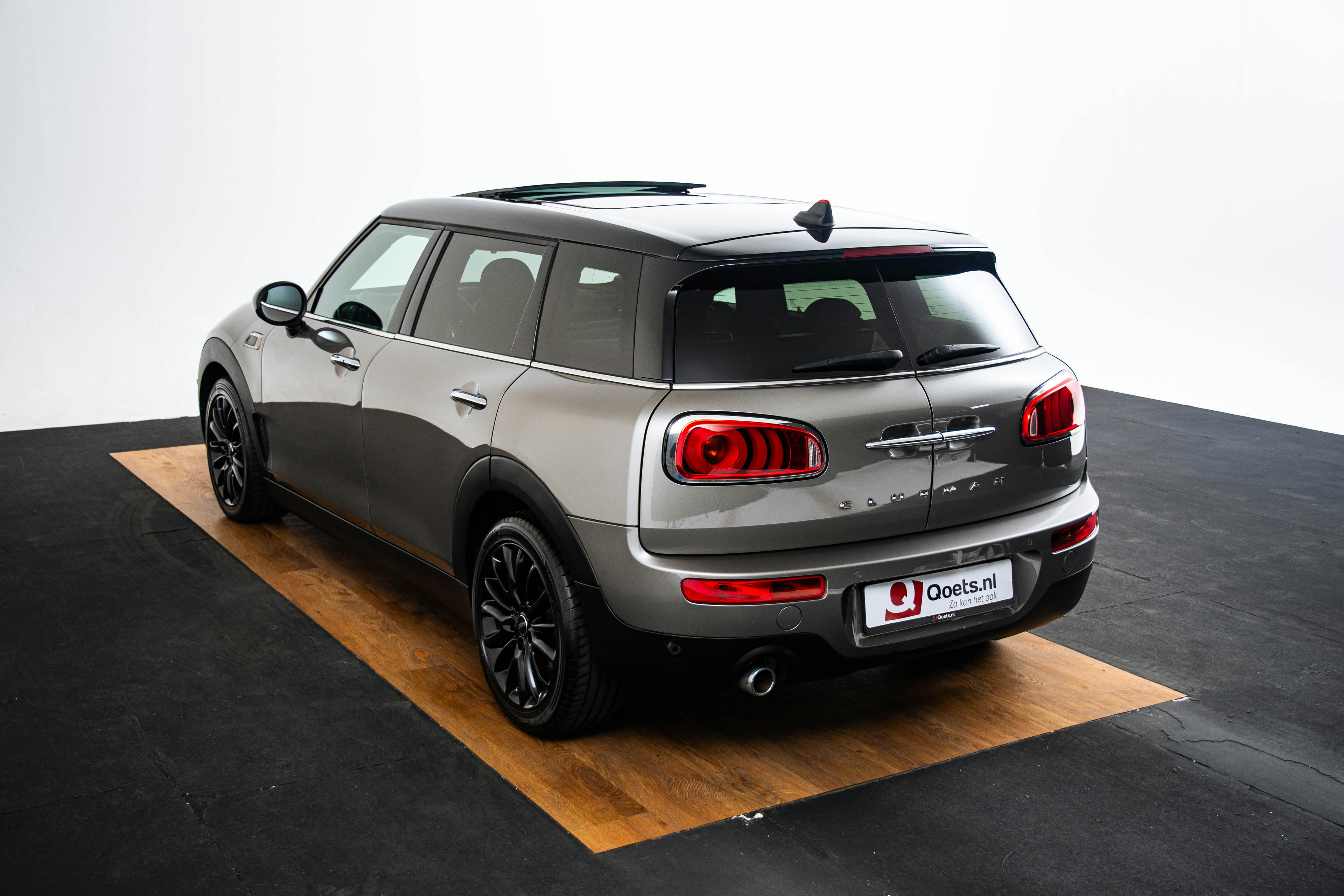 Car image 13