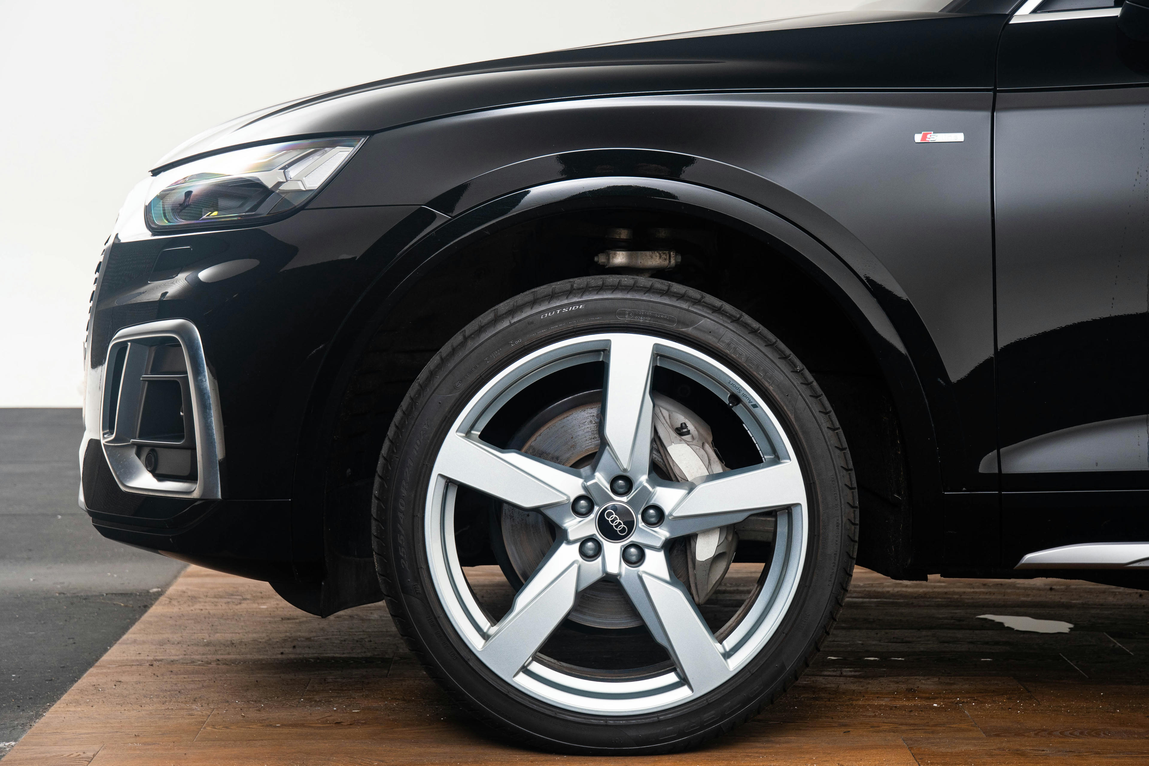 Car image 10