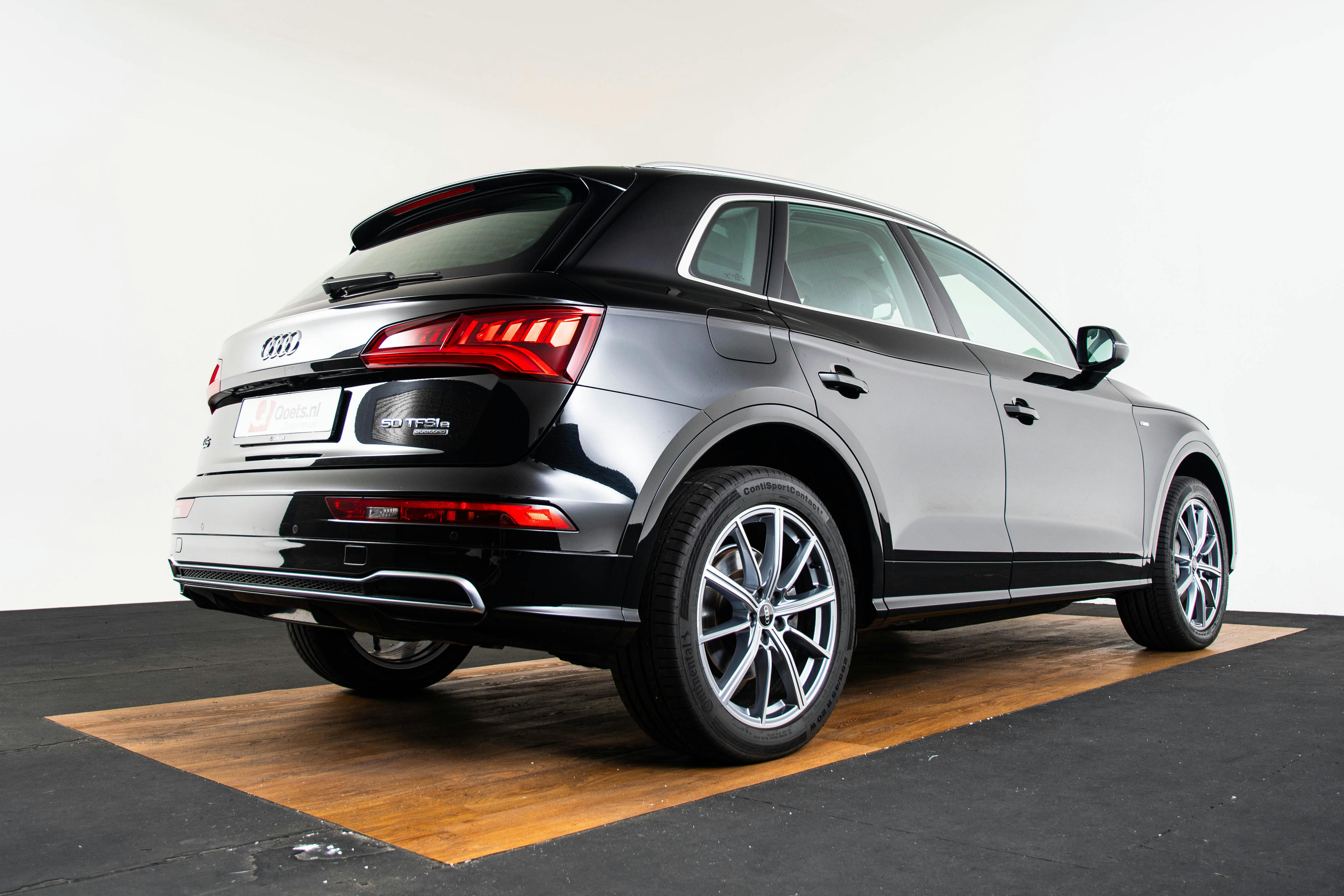 Car image 14