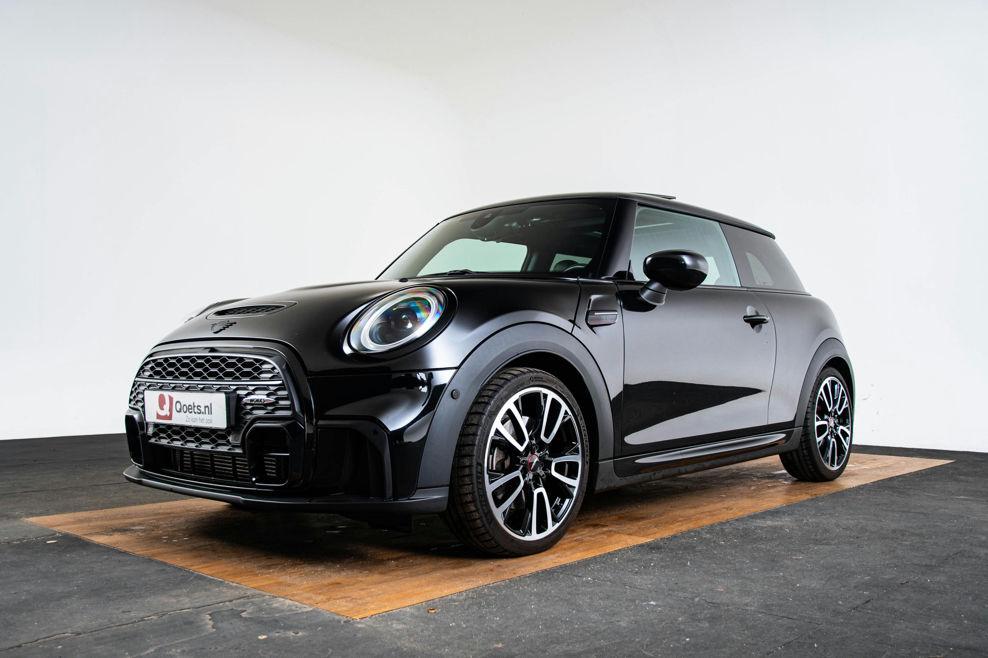 Car image 16