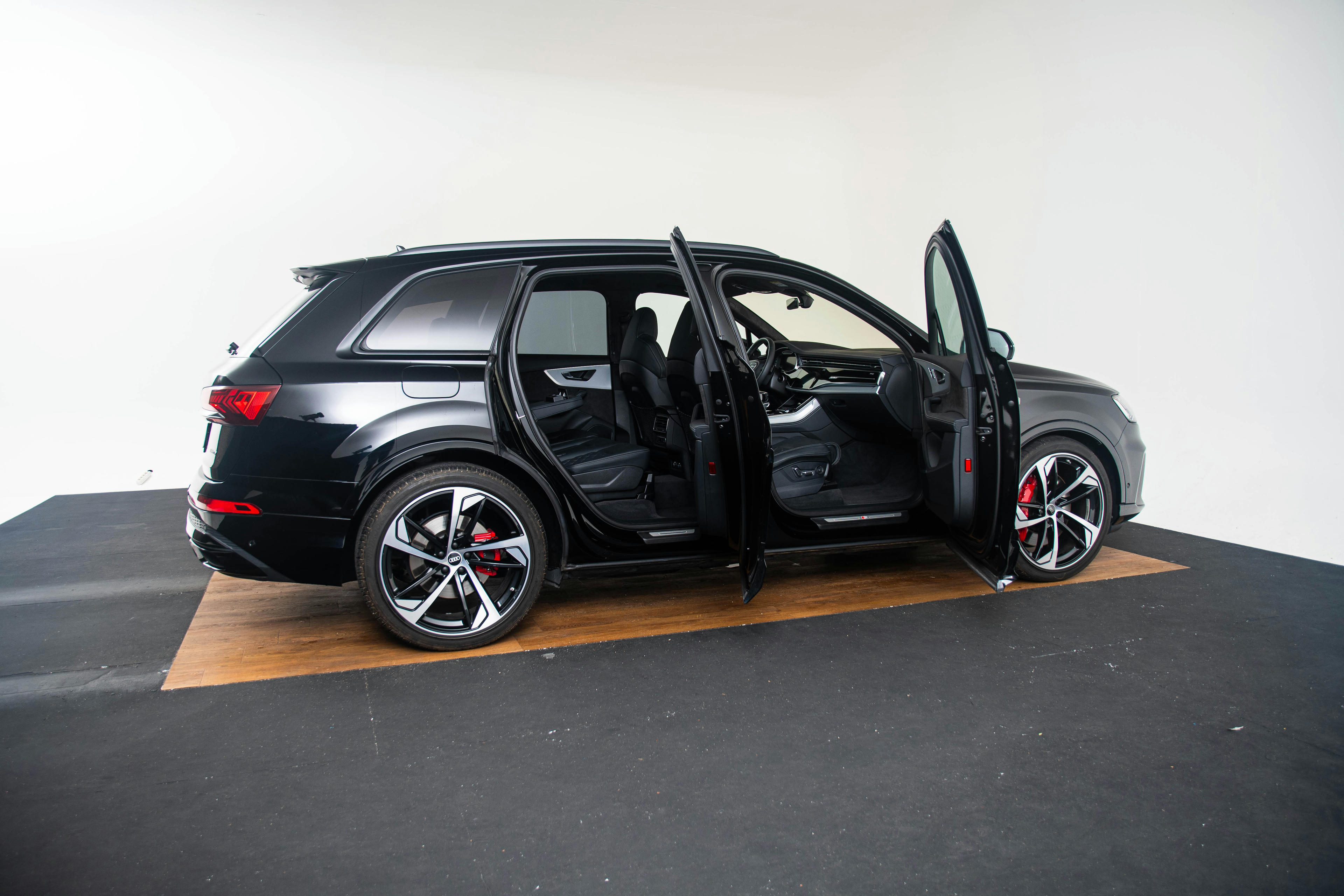 Car image 9