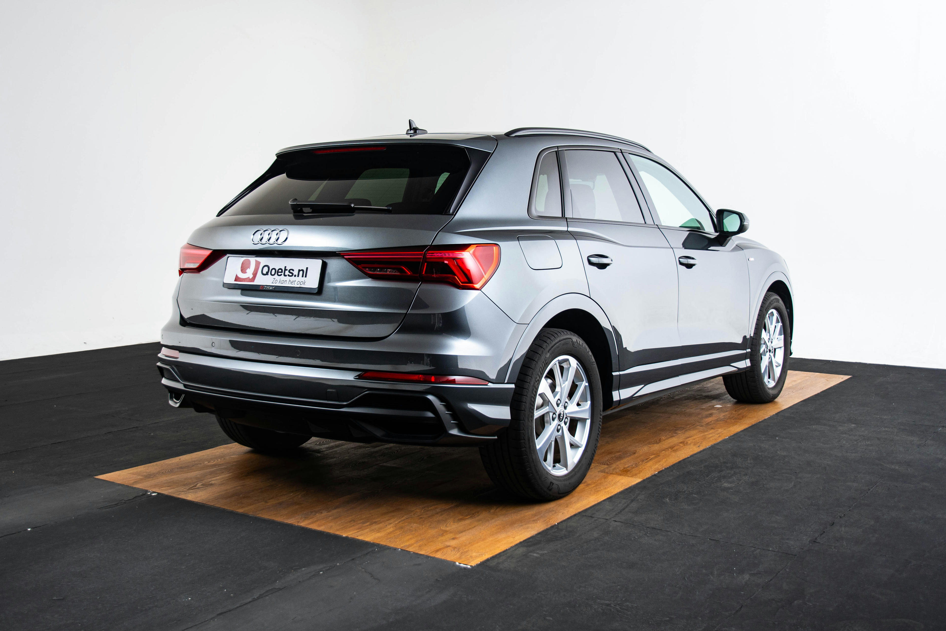 Car image 13