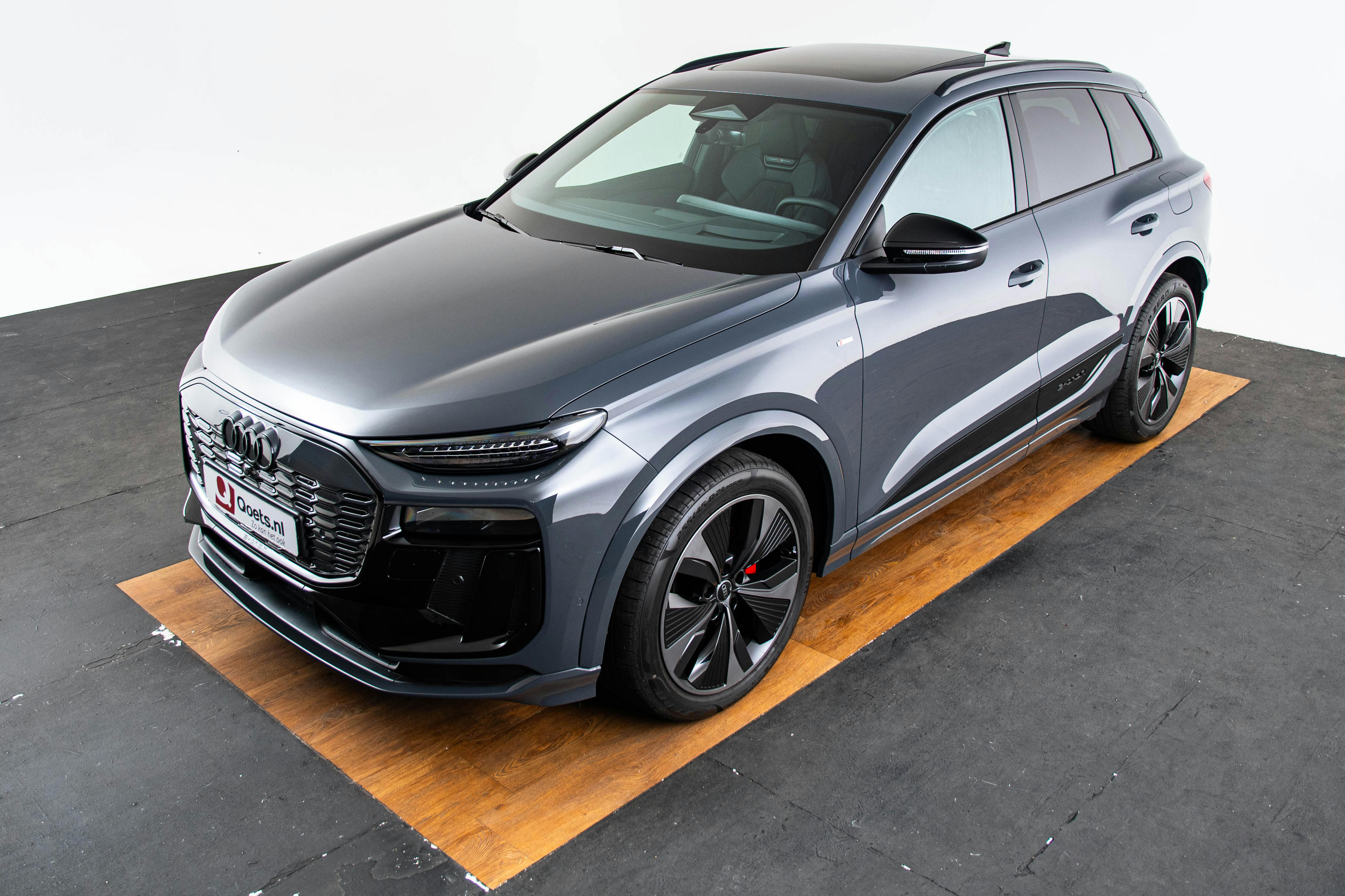 Car image 12