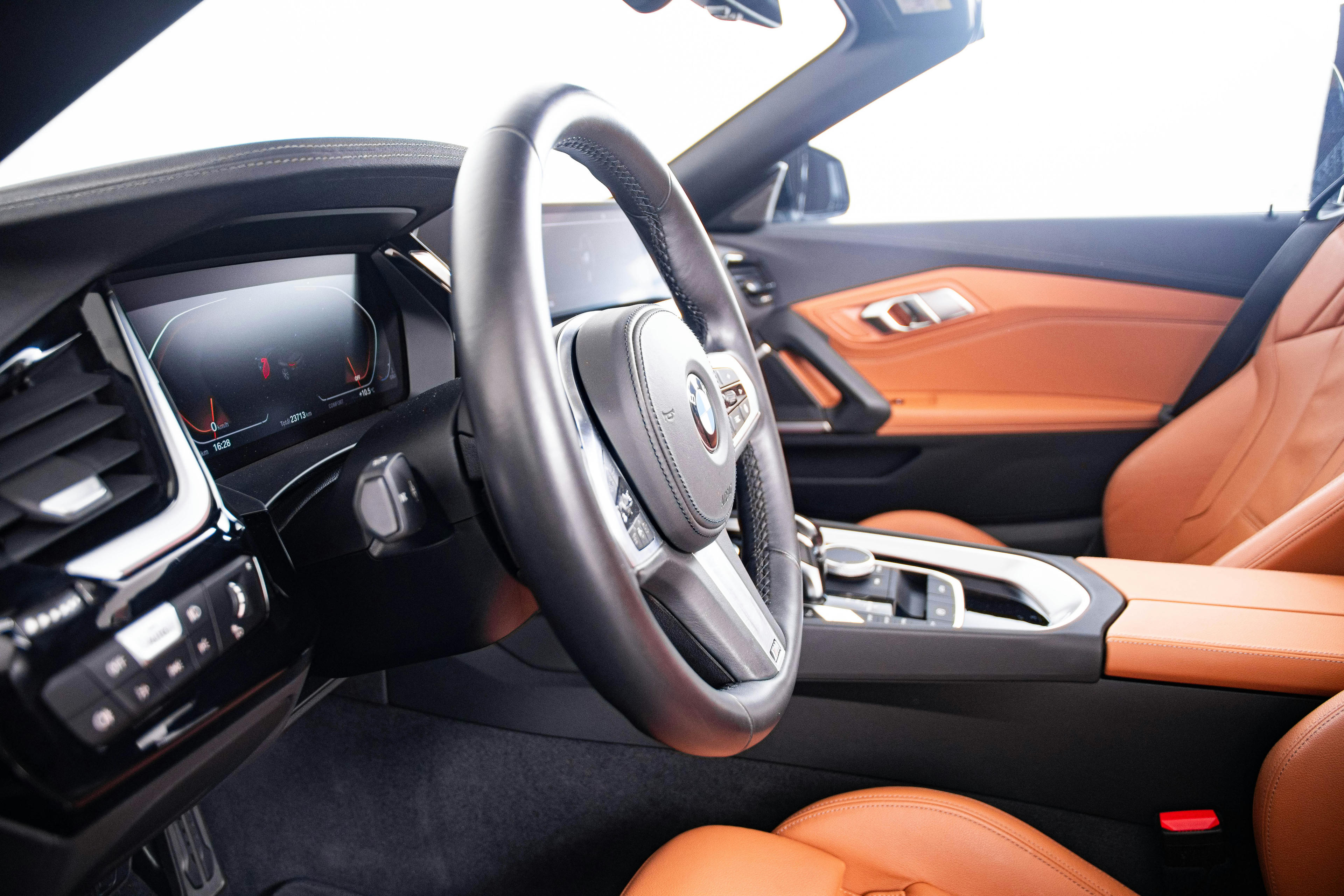 Car image 17