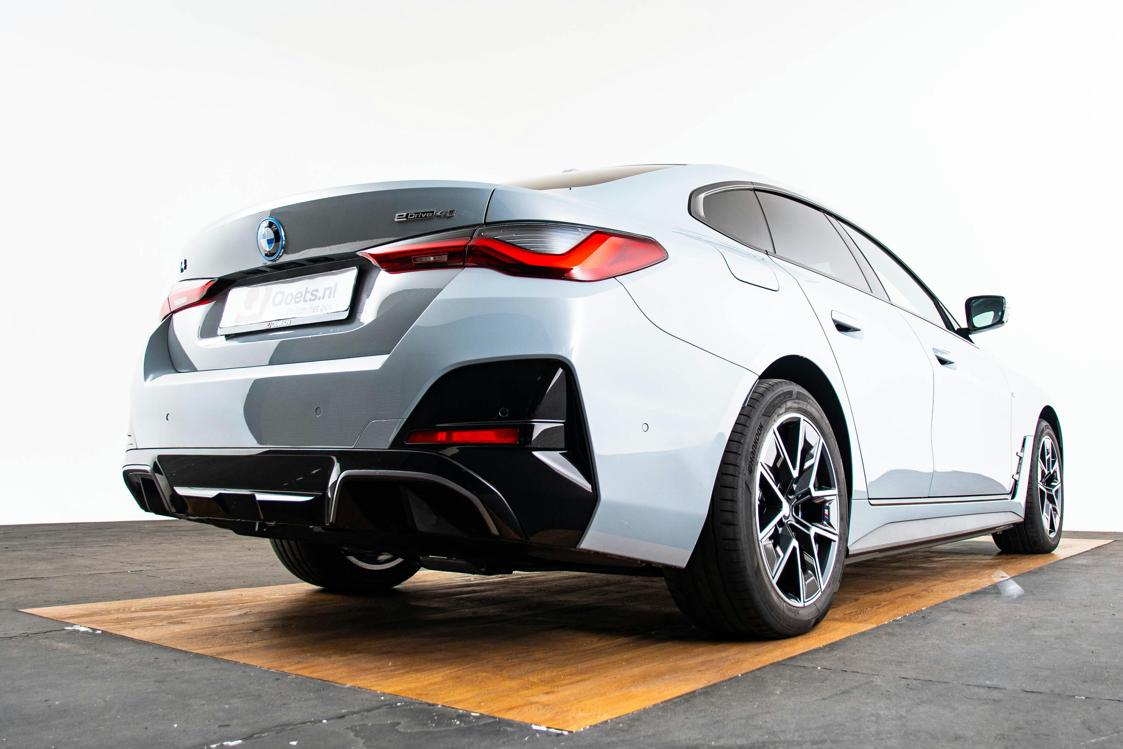 Car image 18
