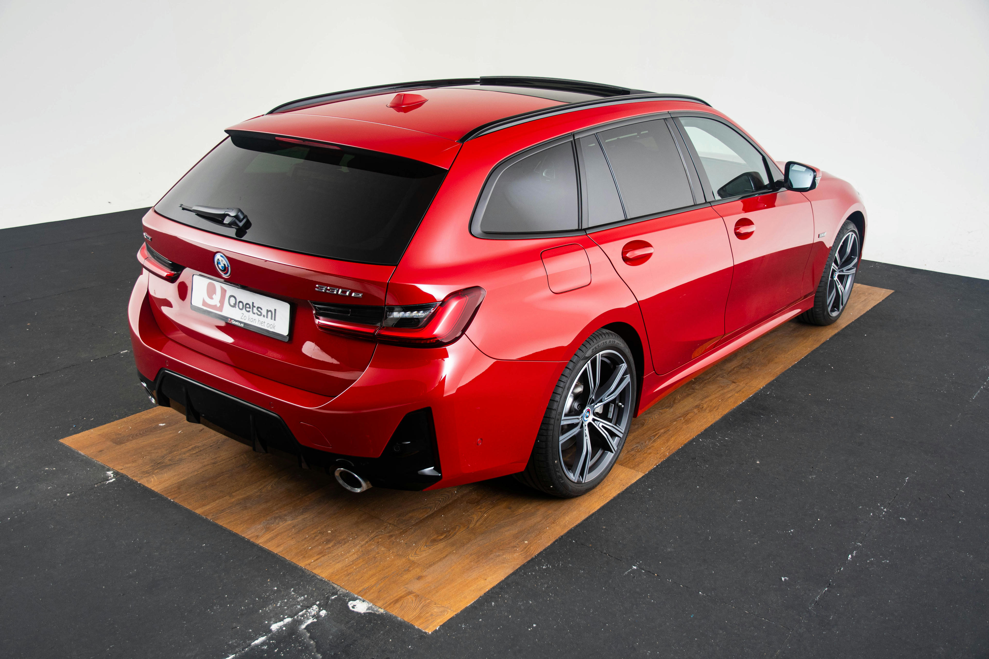 Car image 14