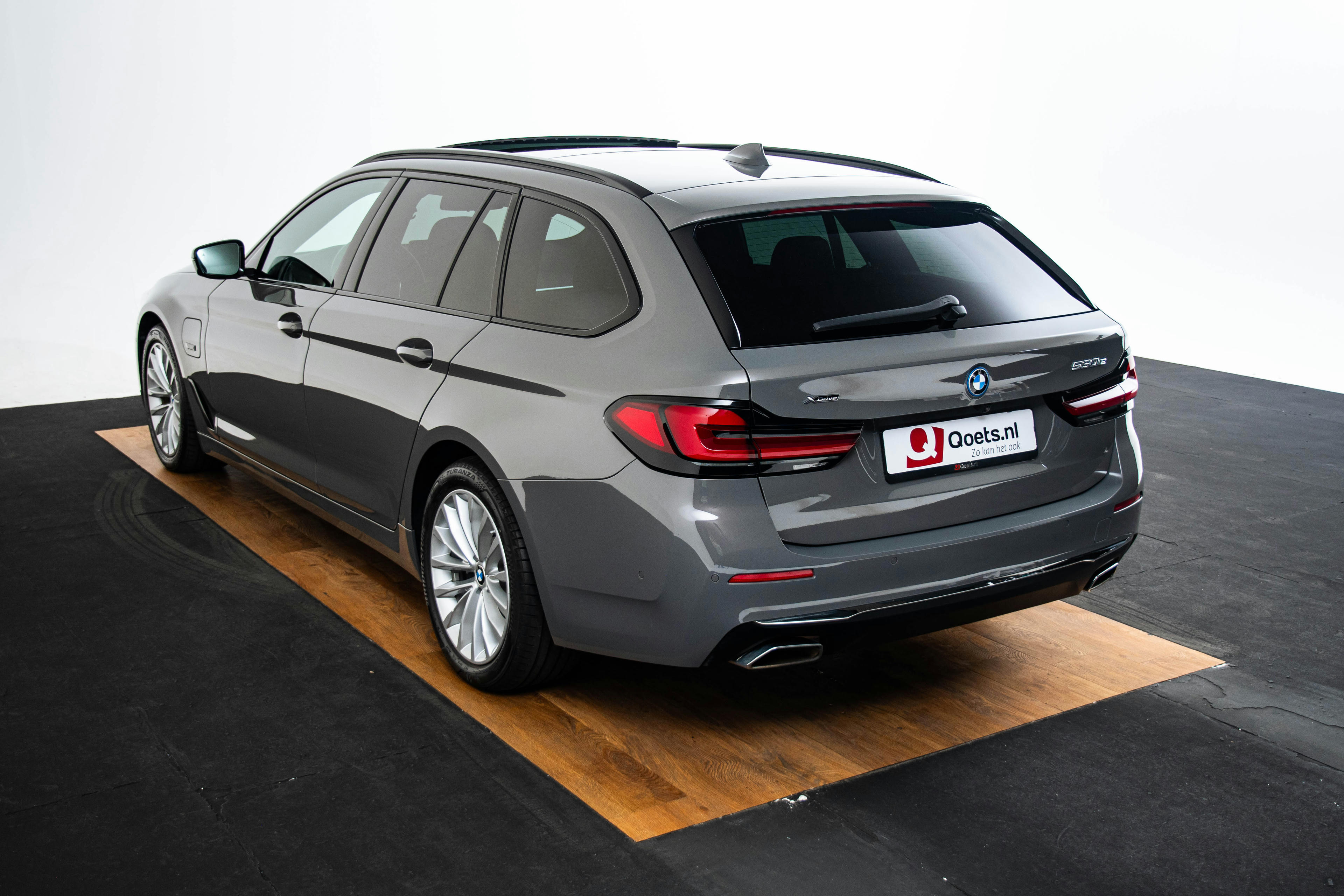 Car image 14