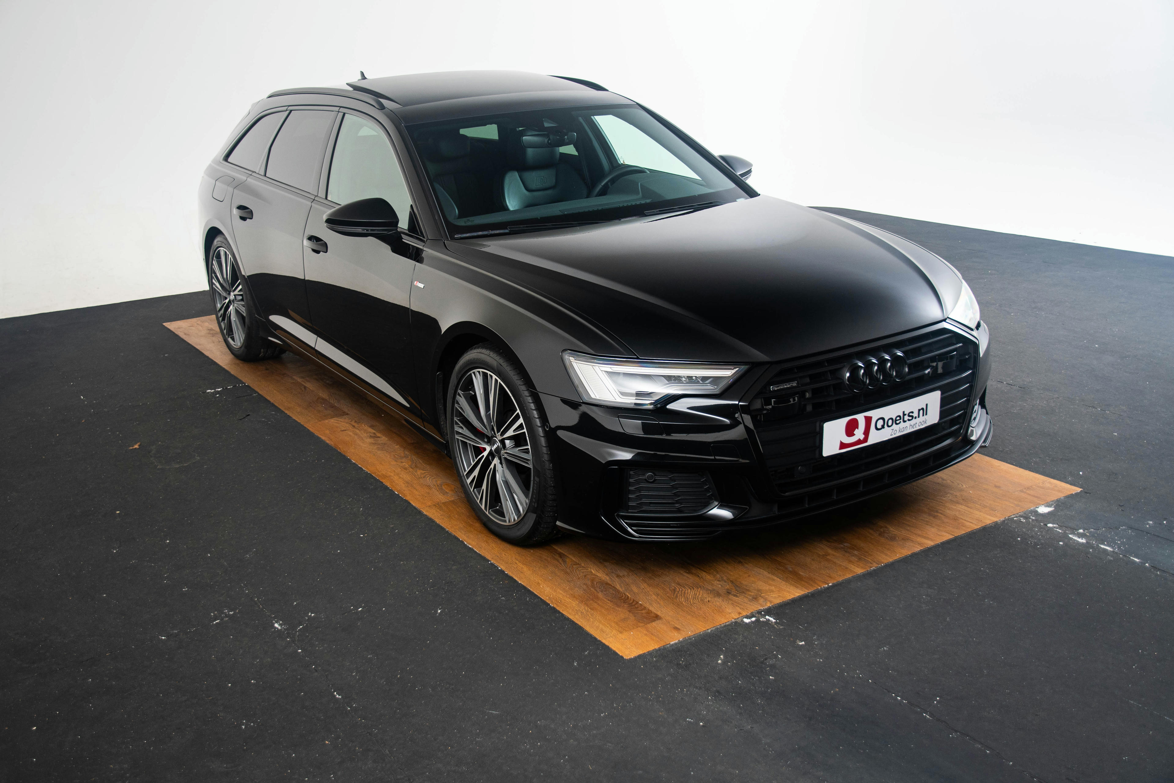 Car image 14