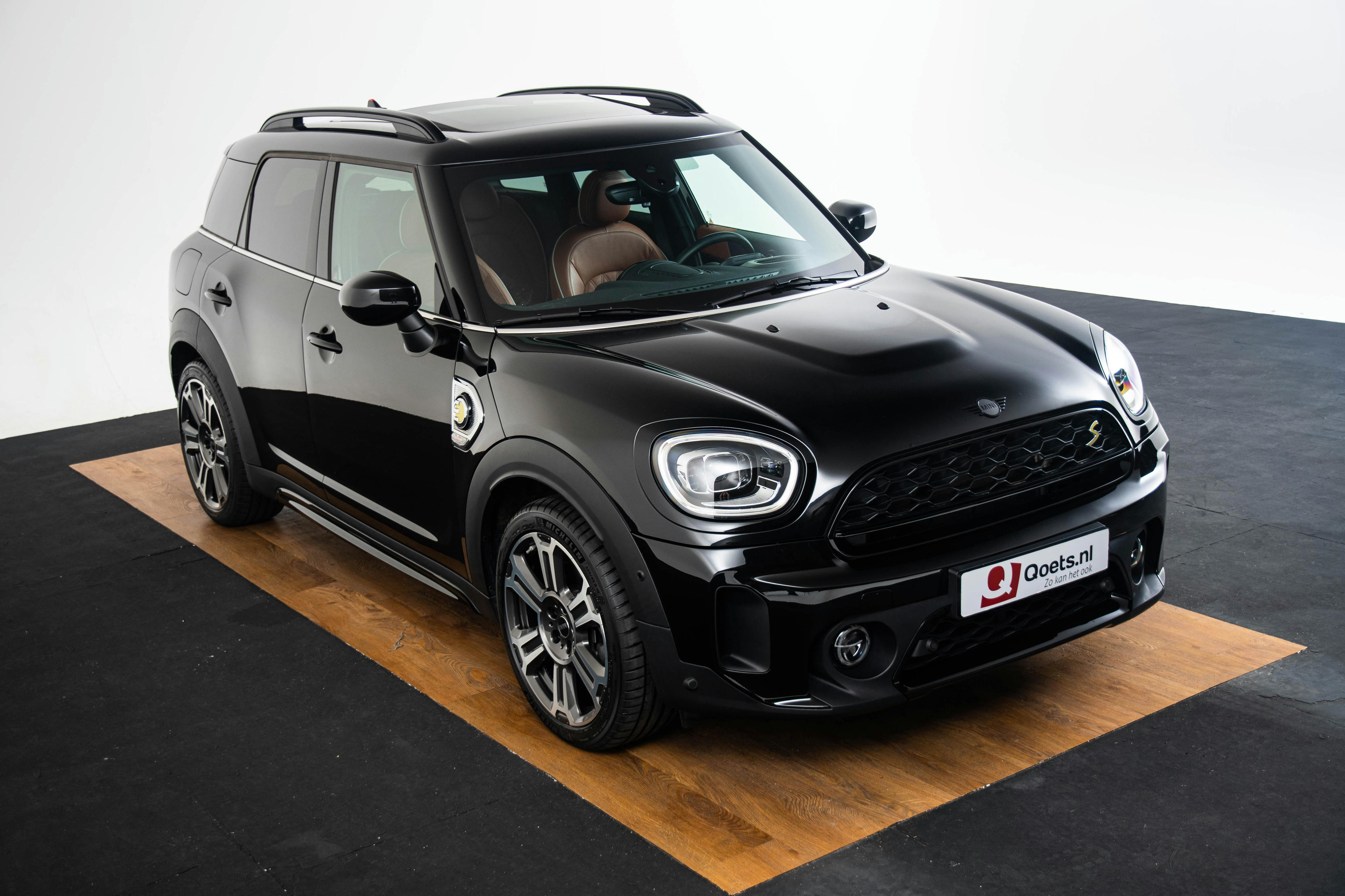 Car image 18