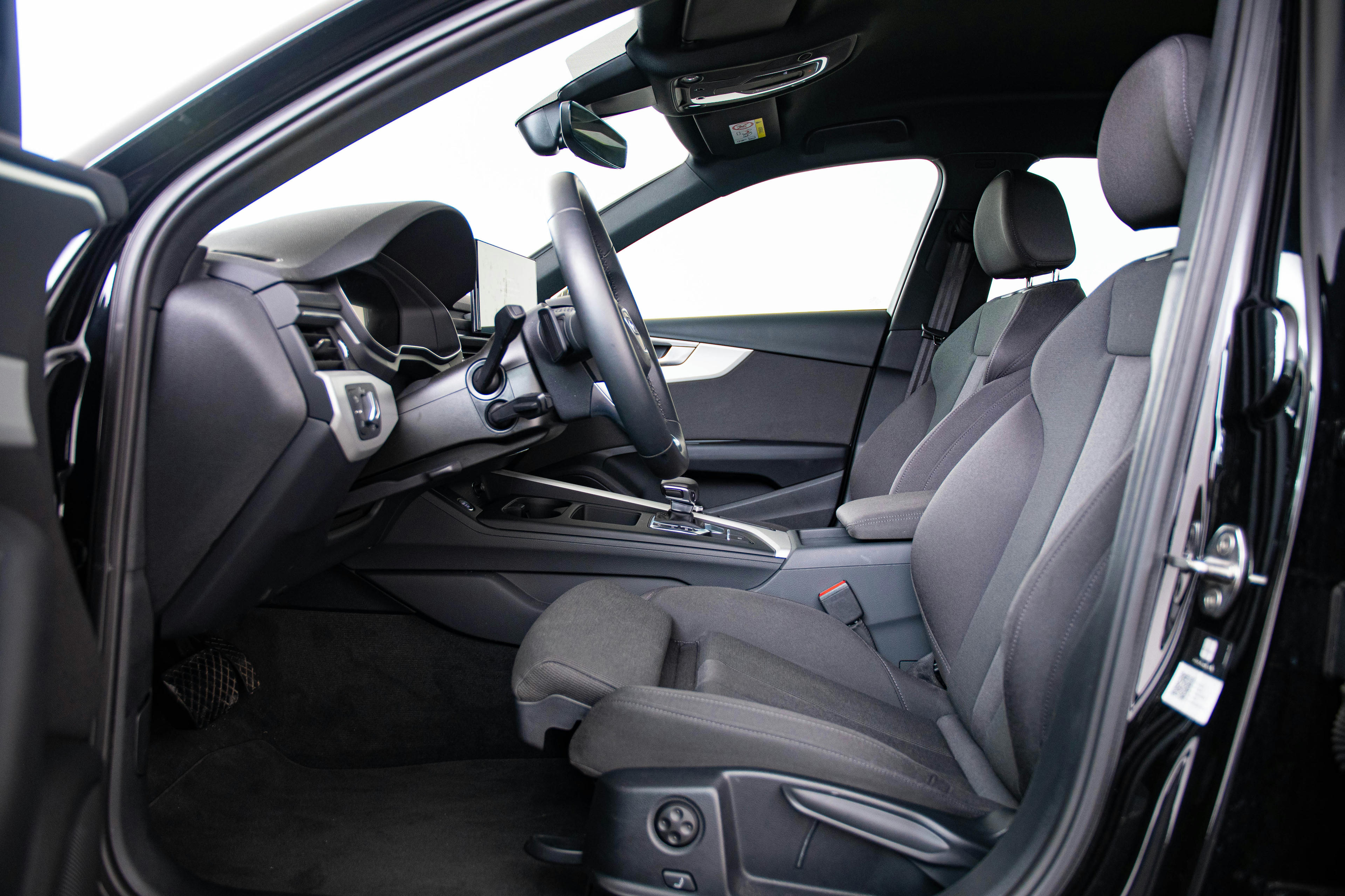 Car image 18
