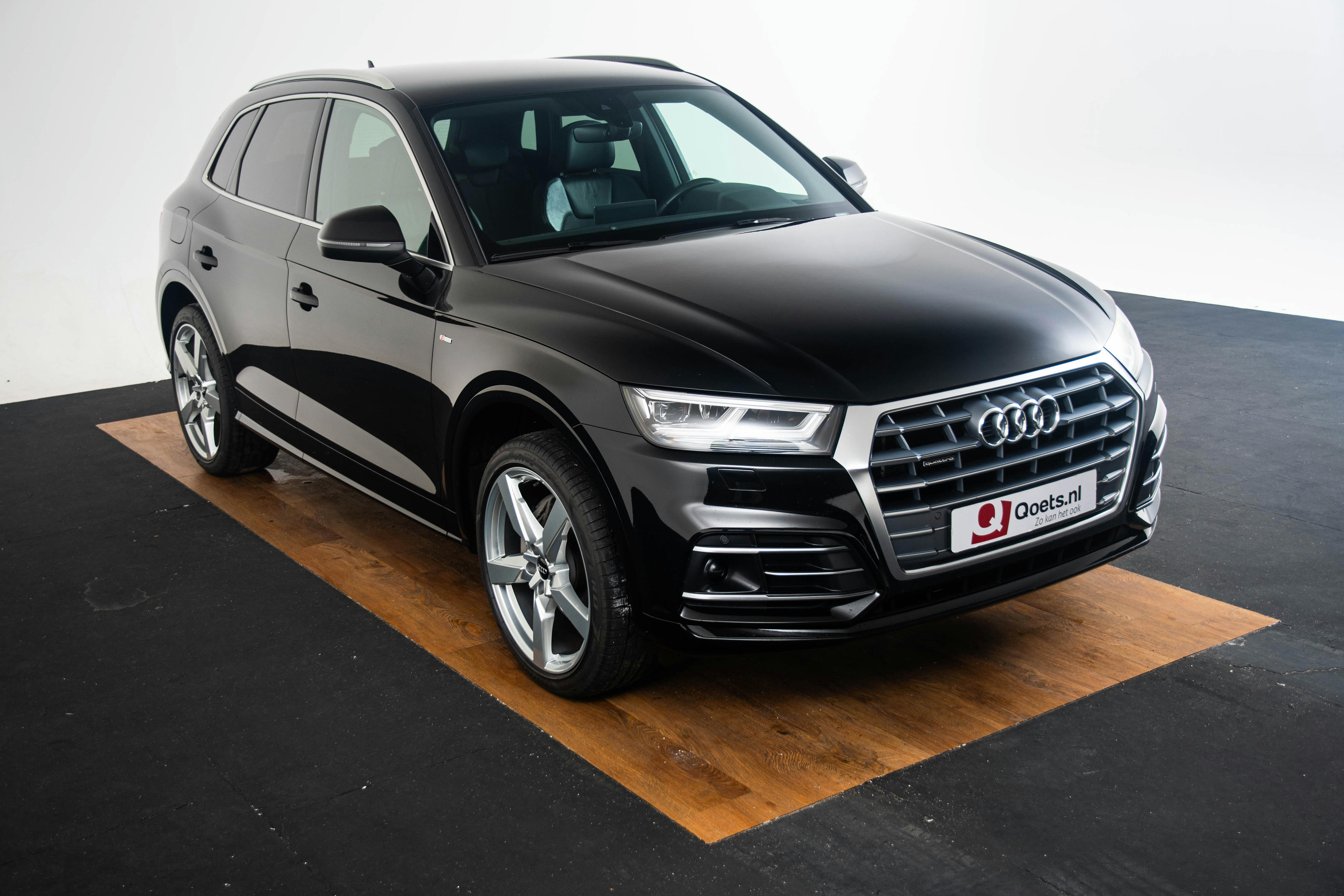 Car image 14