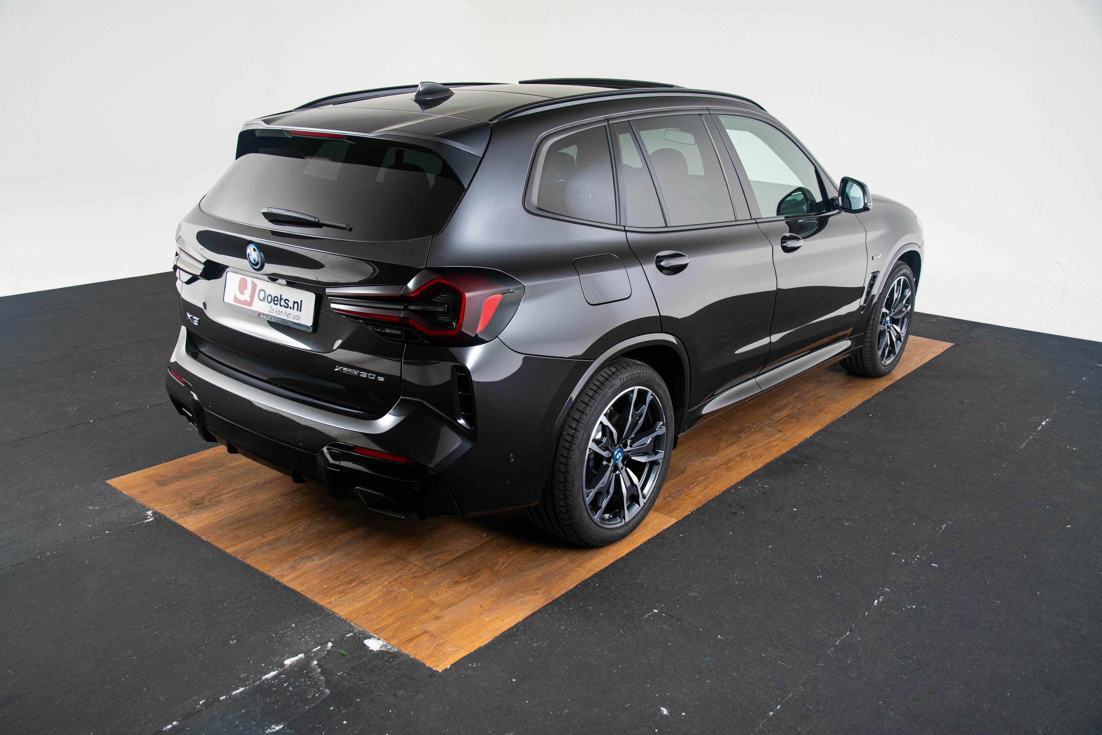 Car image 13