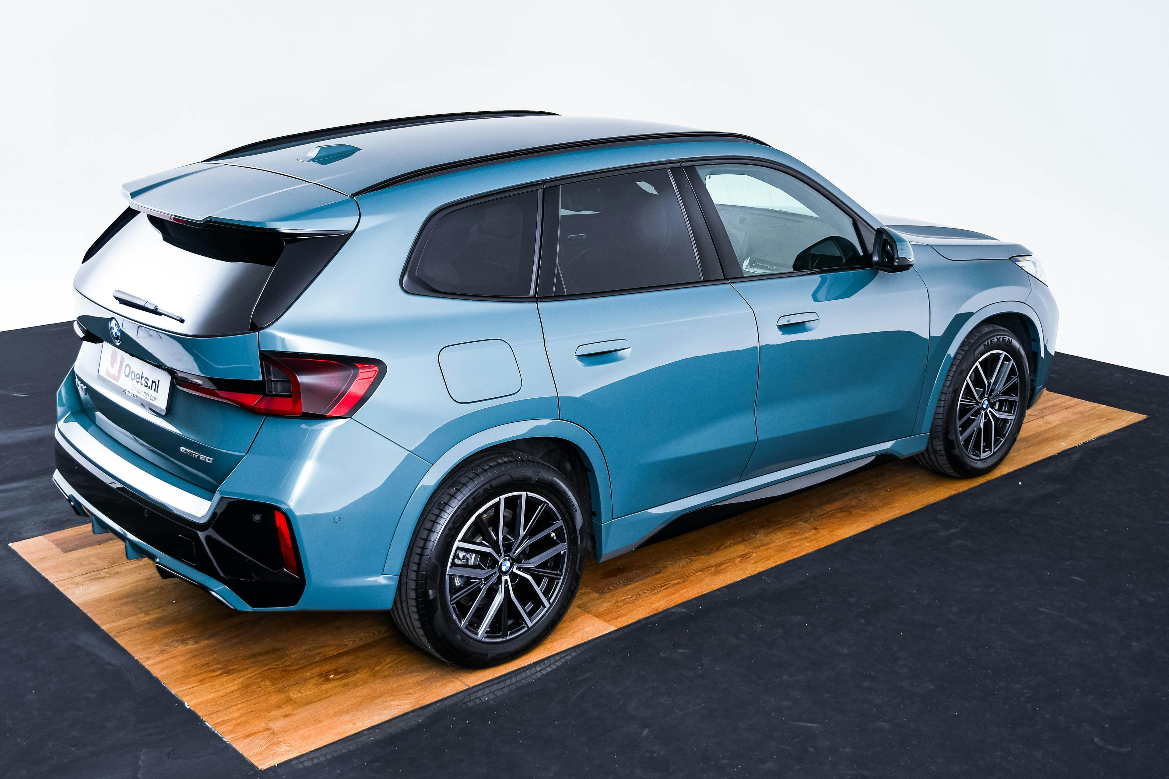 Car image 11