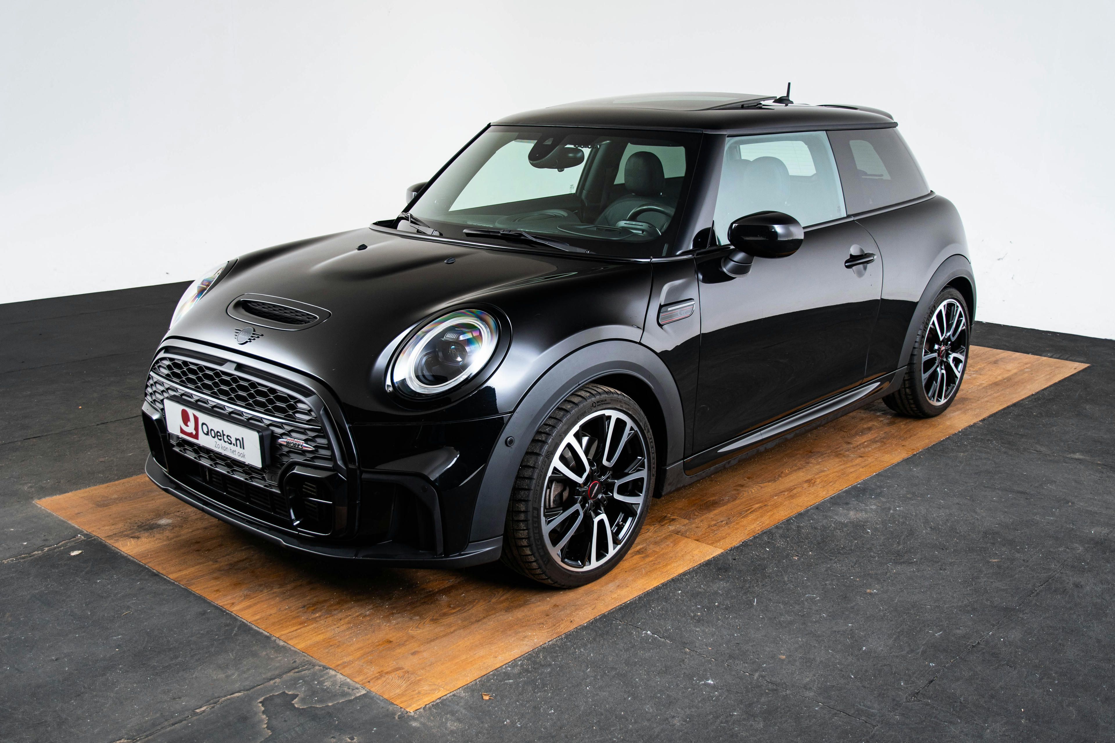 Car image 17