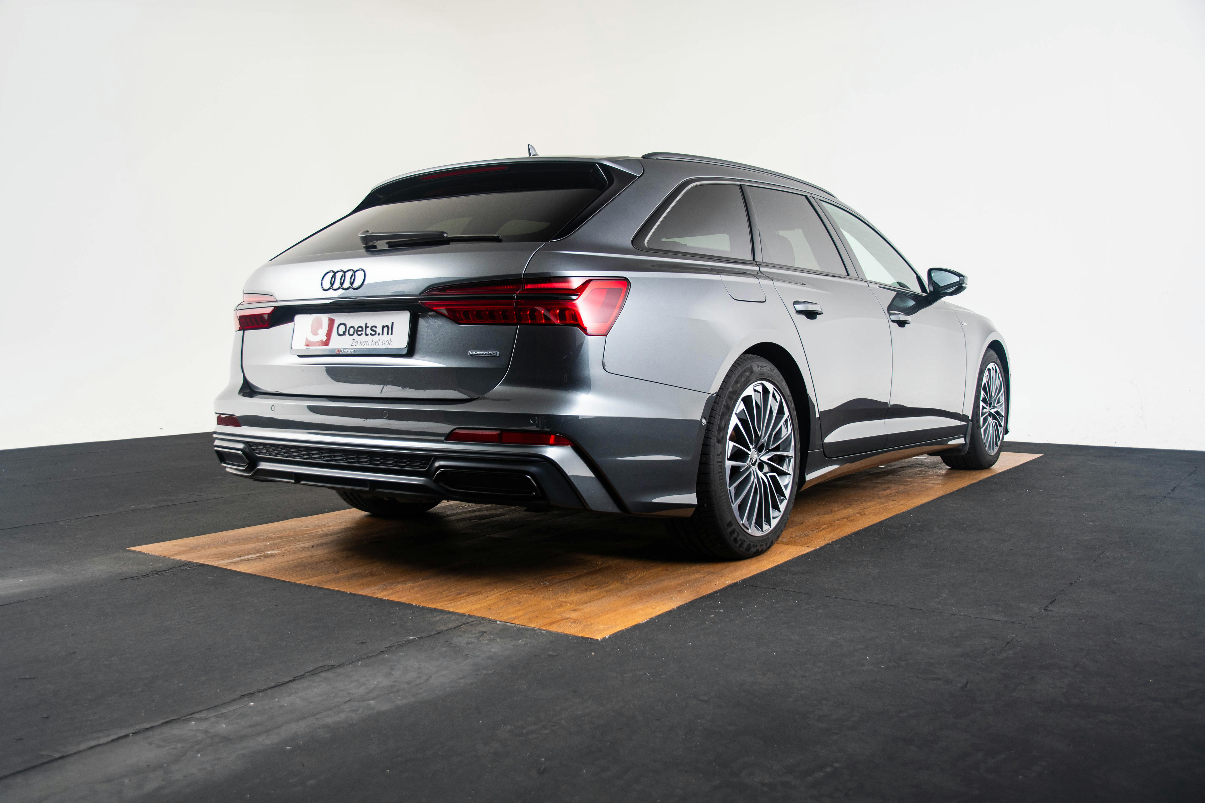 Car image 16