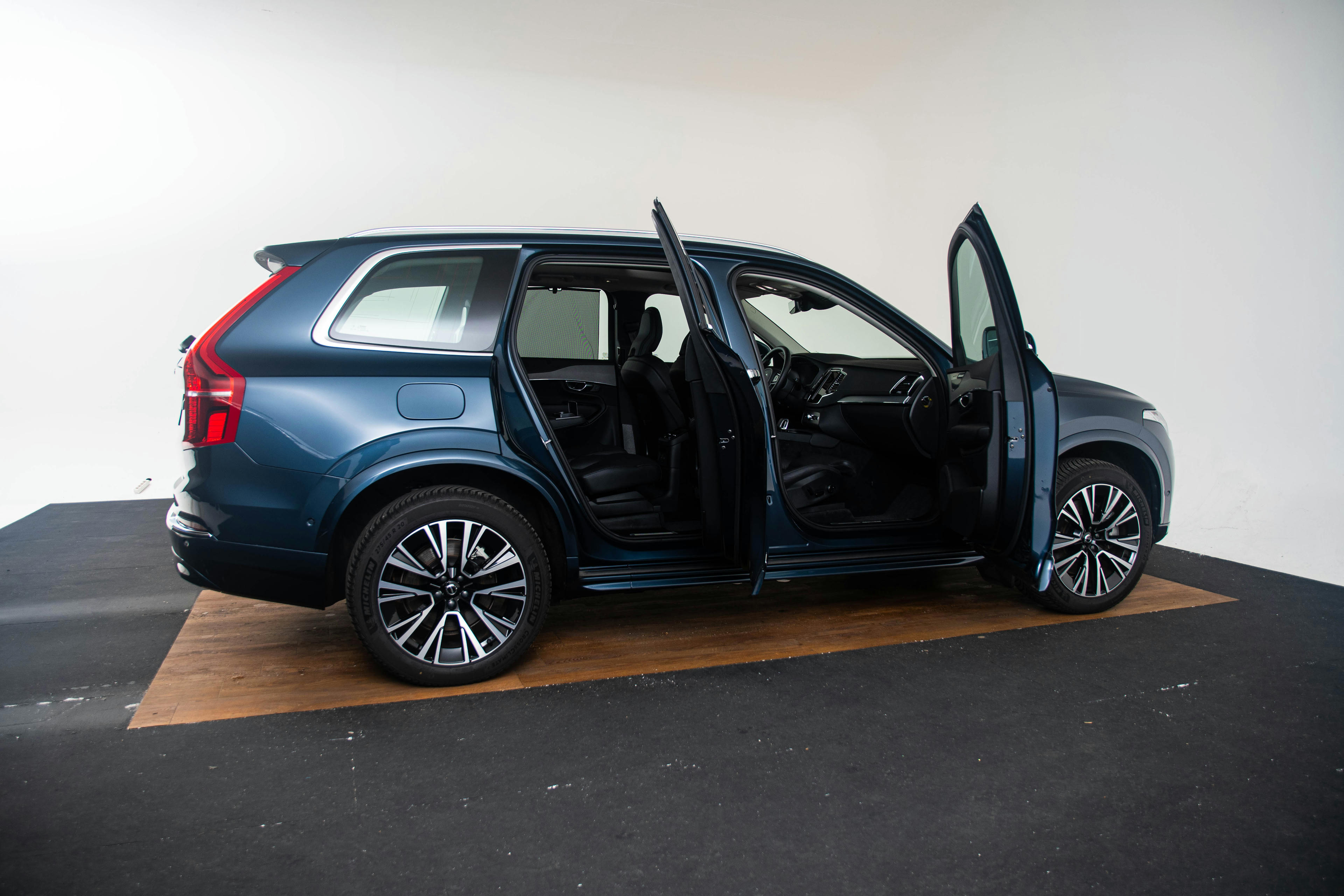 Car image 10