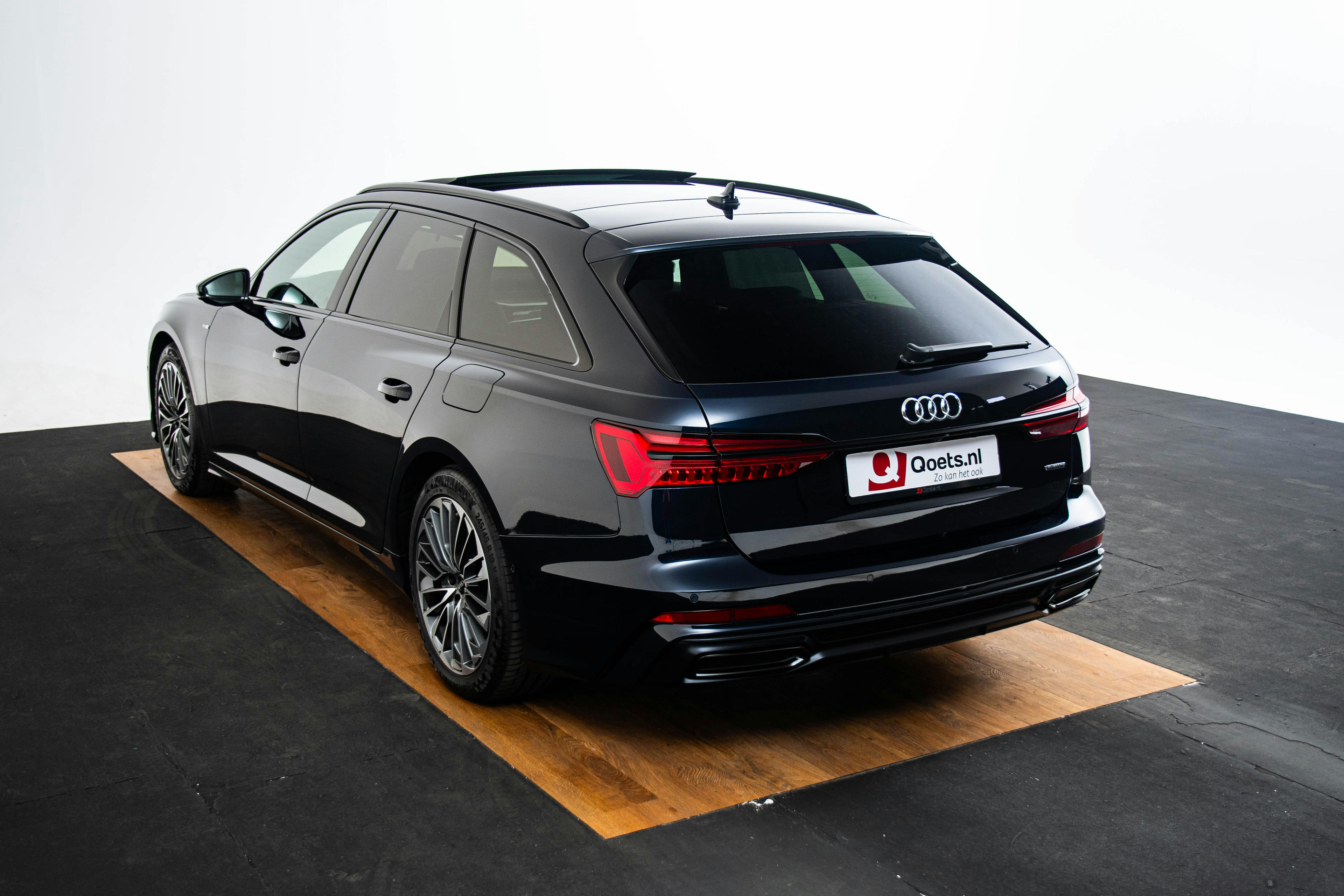 Car image 16