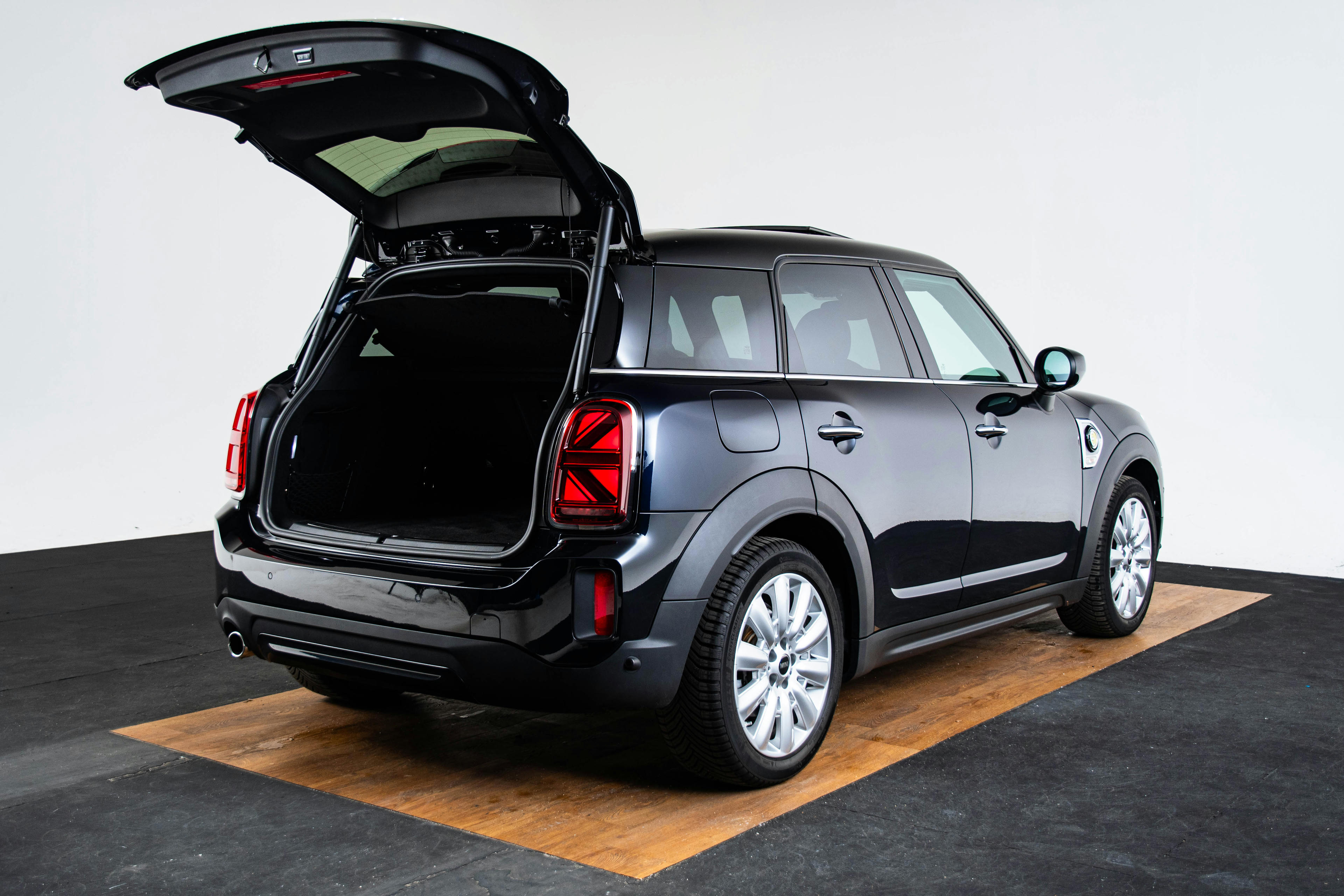Car image 10