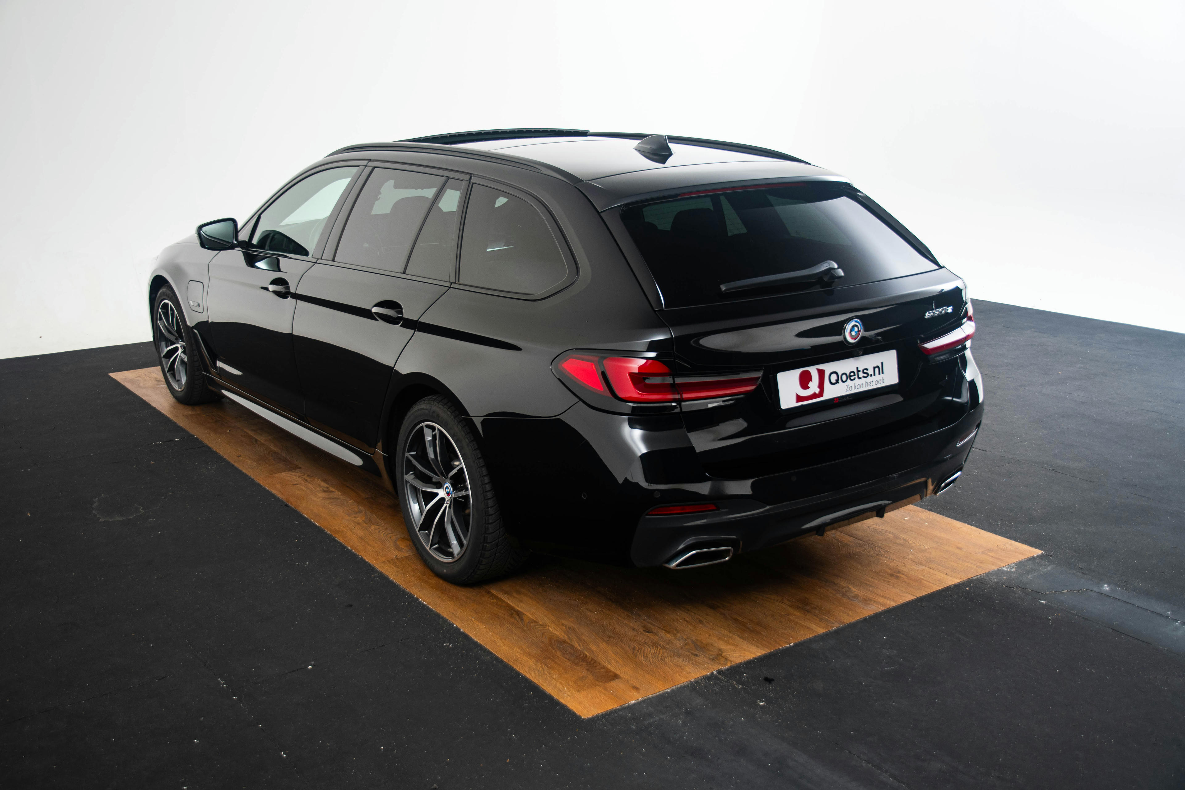 Car image 13