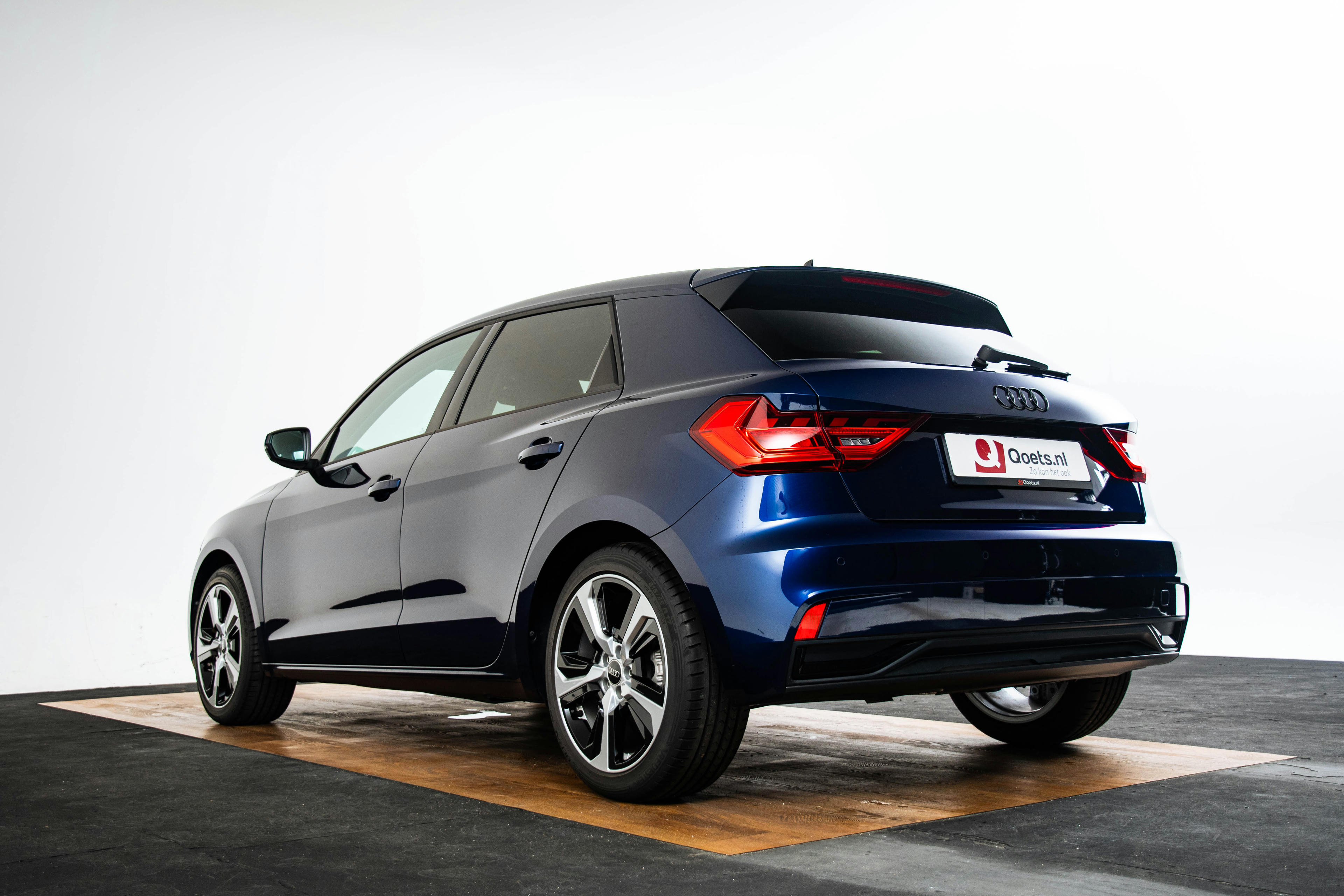Car image 16