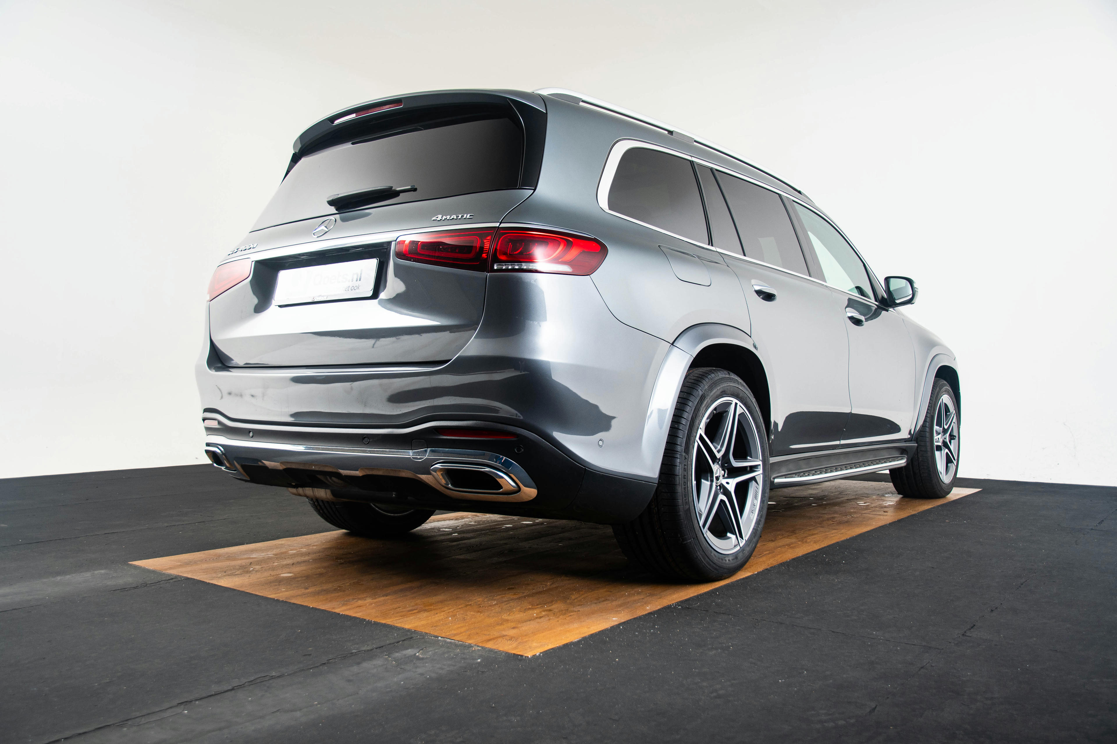Car image 13