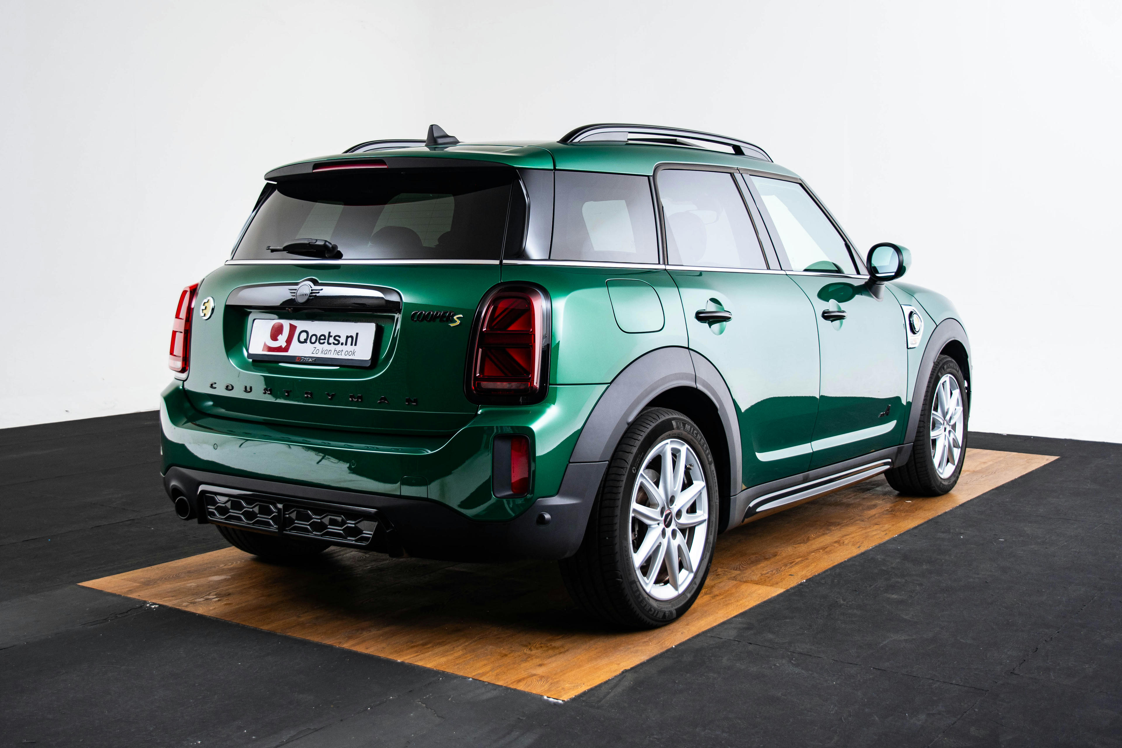 Car image 16