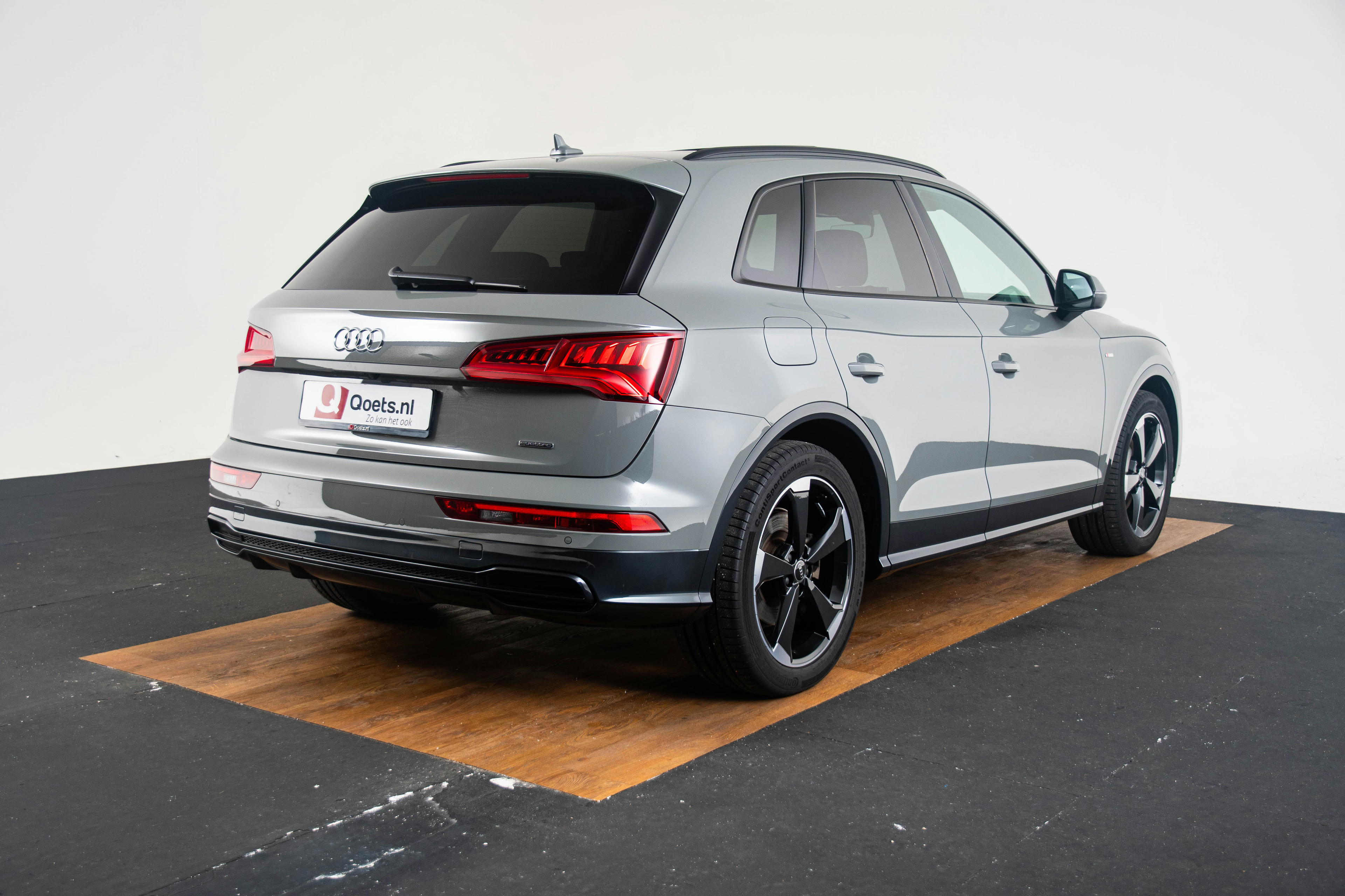 Car image 16