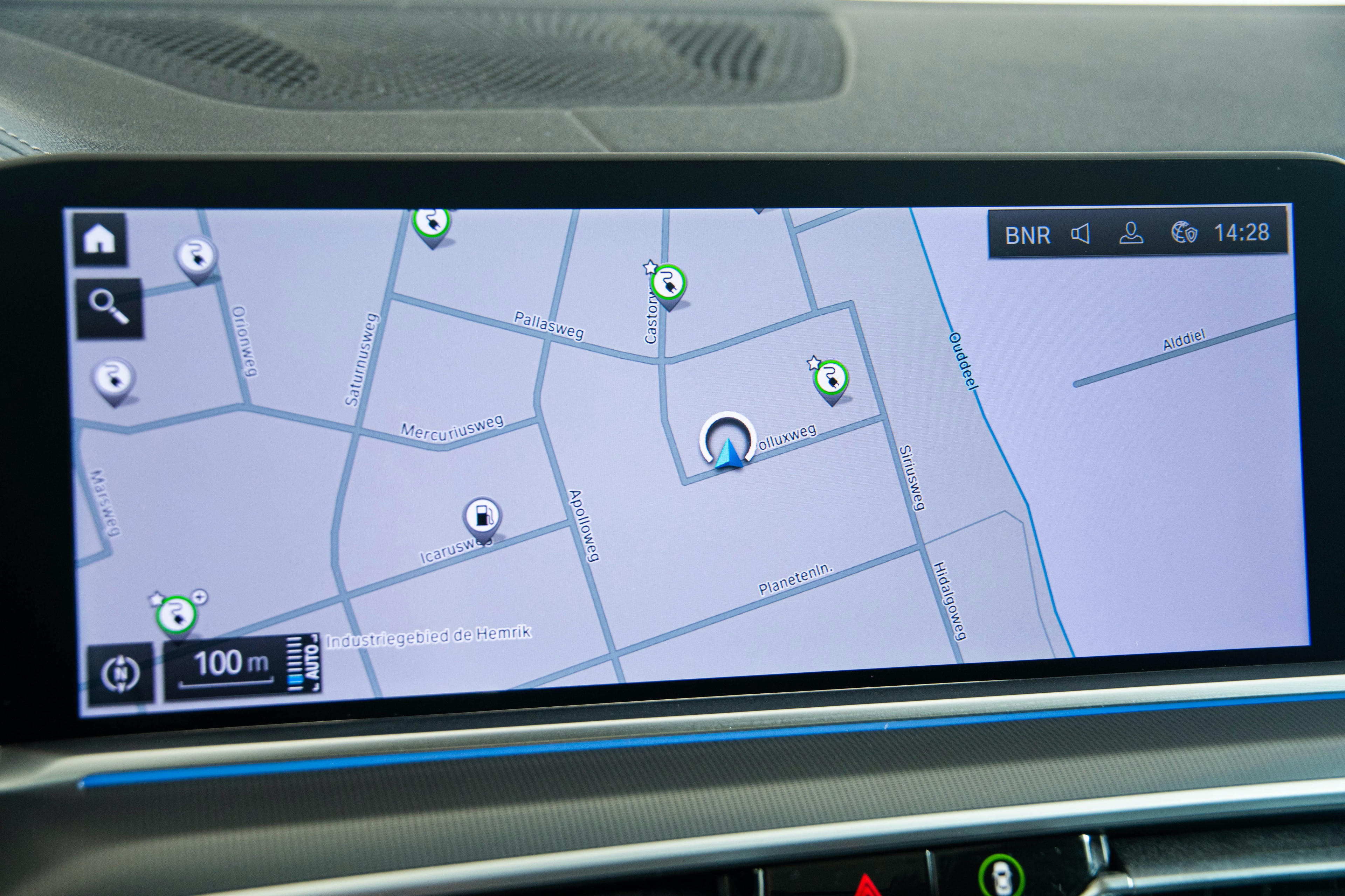 Car image 15
