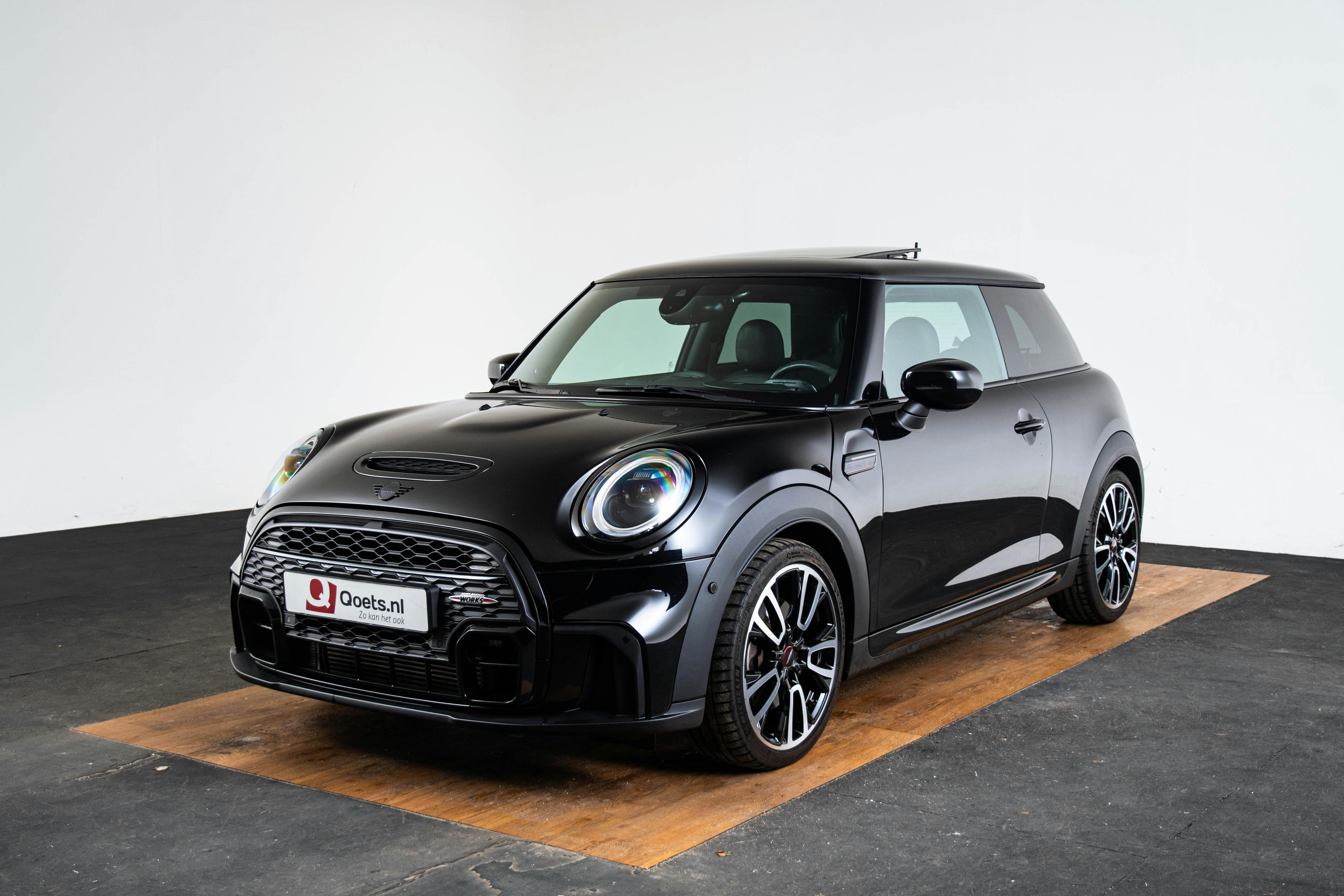 Car image 18