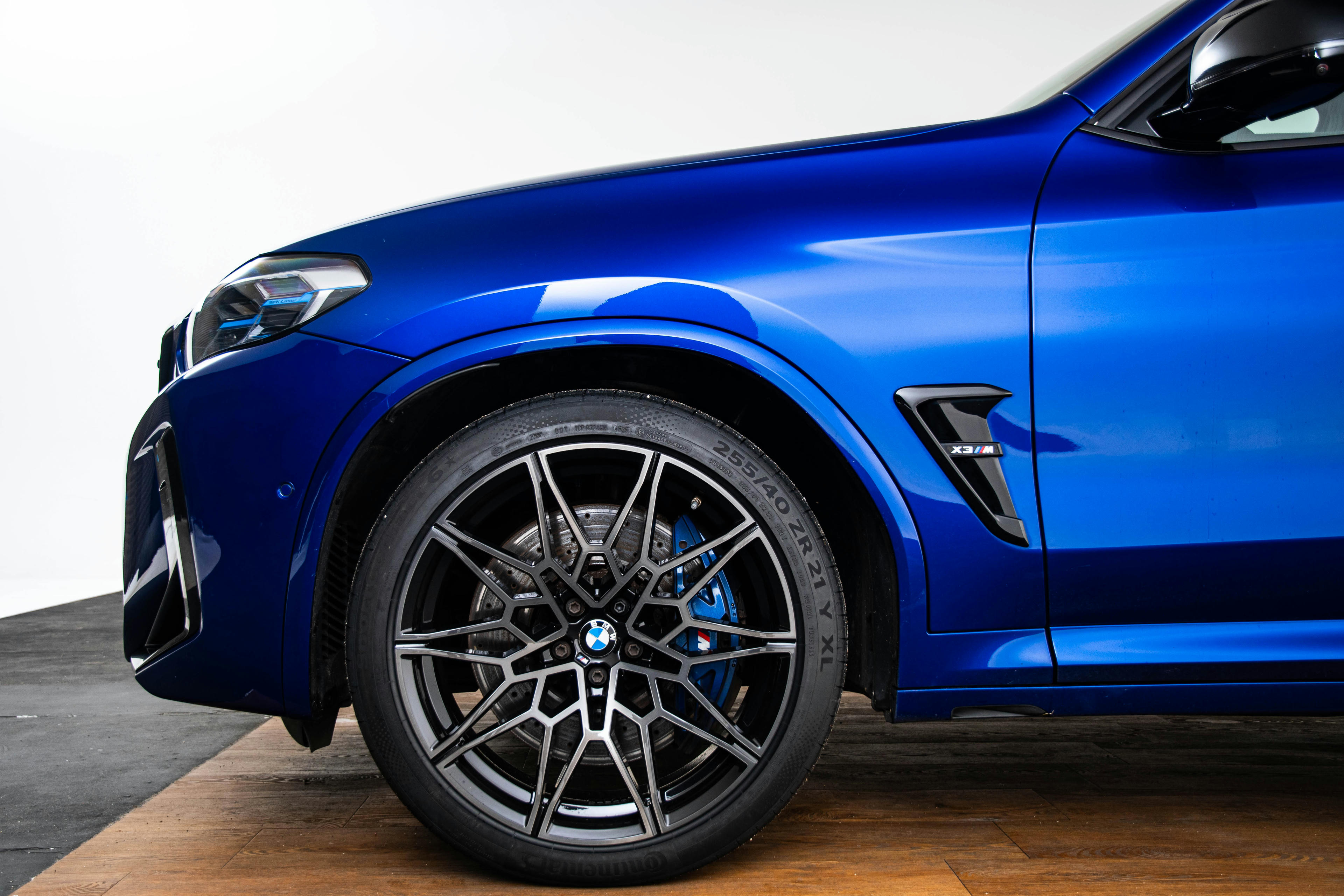 Car image 12