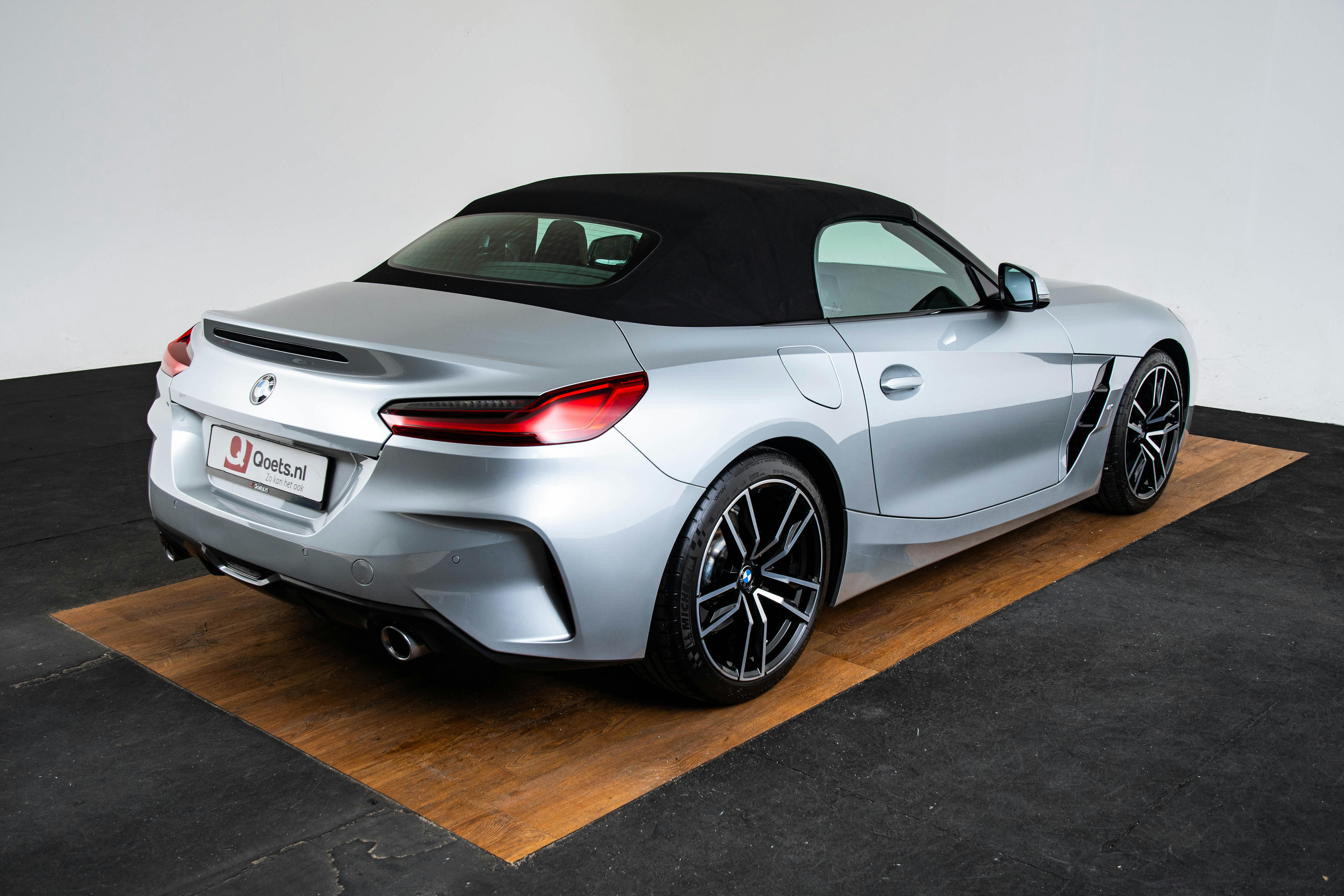 Car image 18