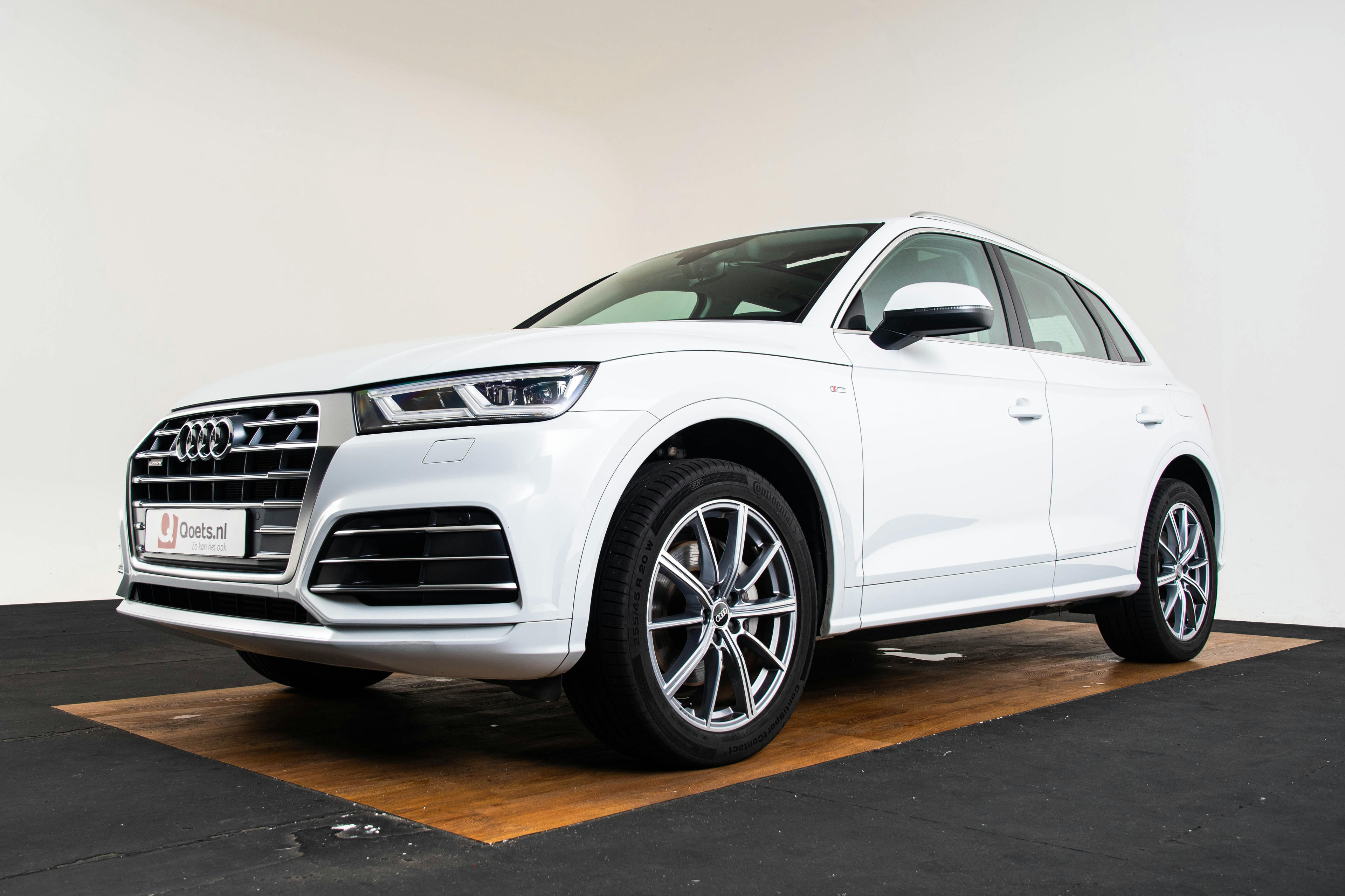 Car image 17