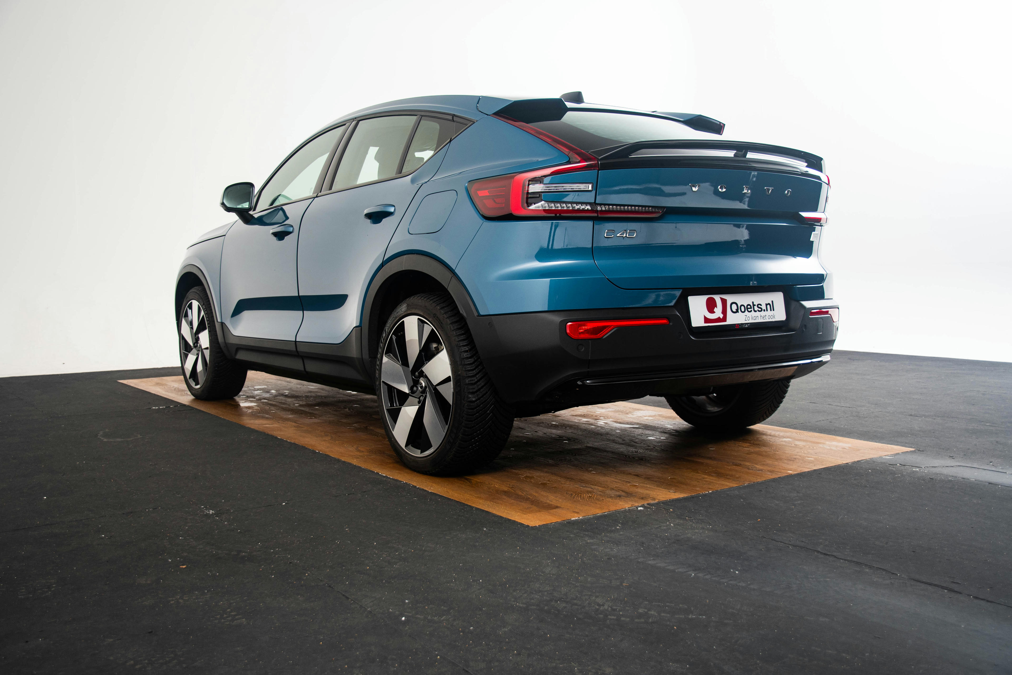 Car image 16