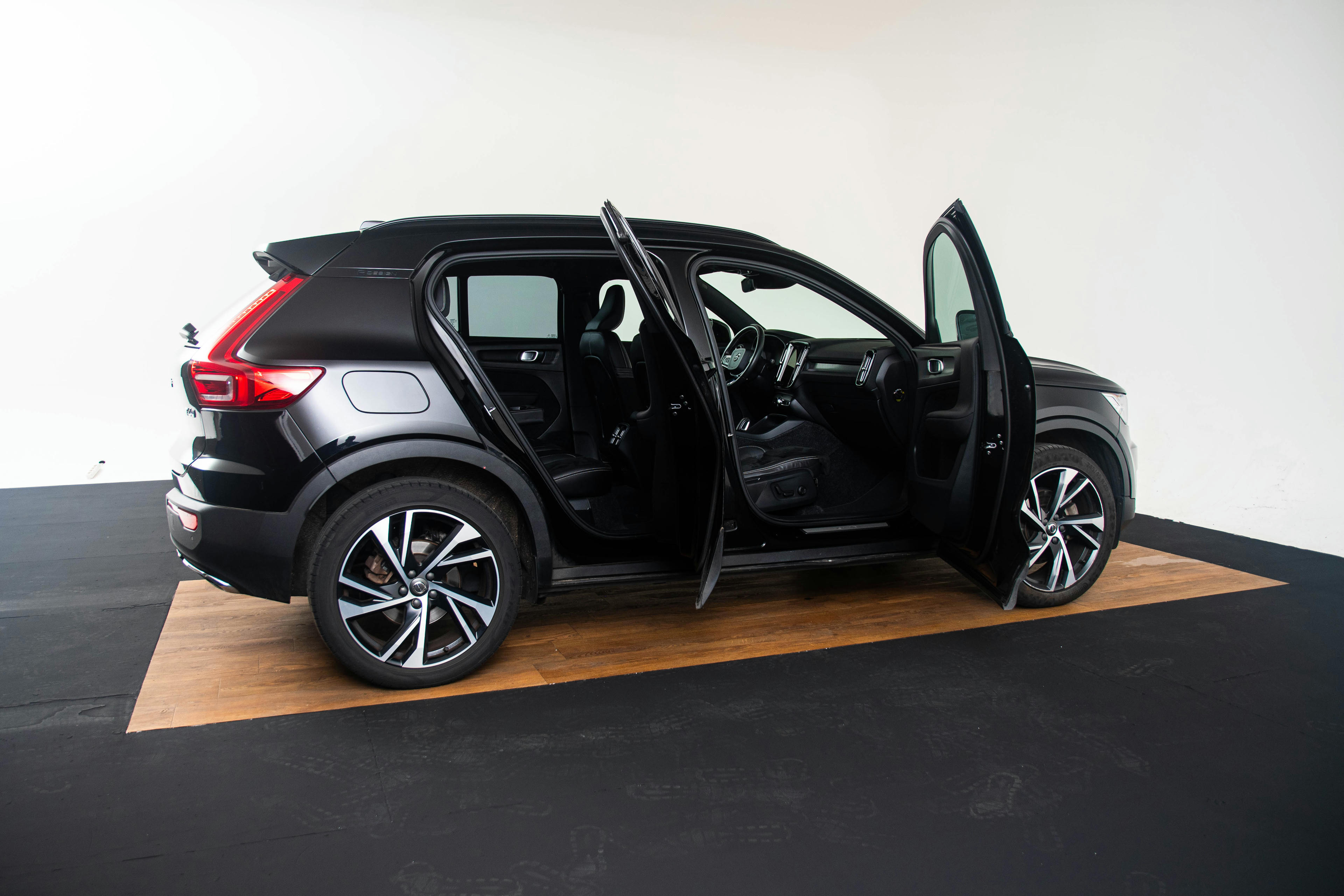 Car image 14