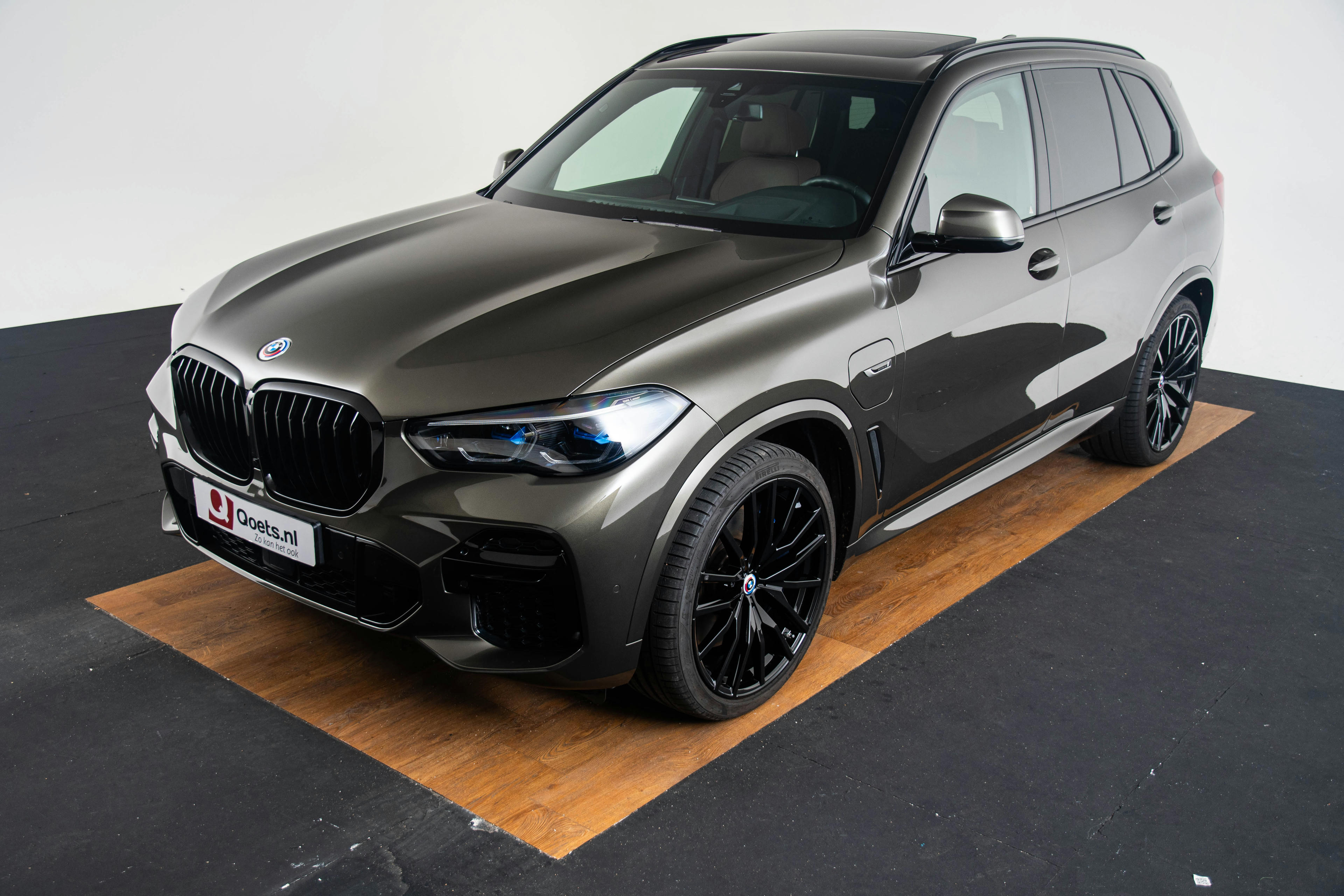 Car image 16