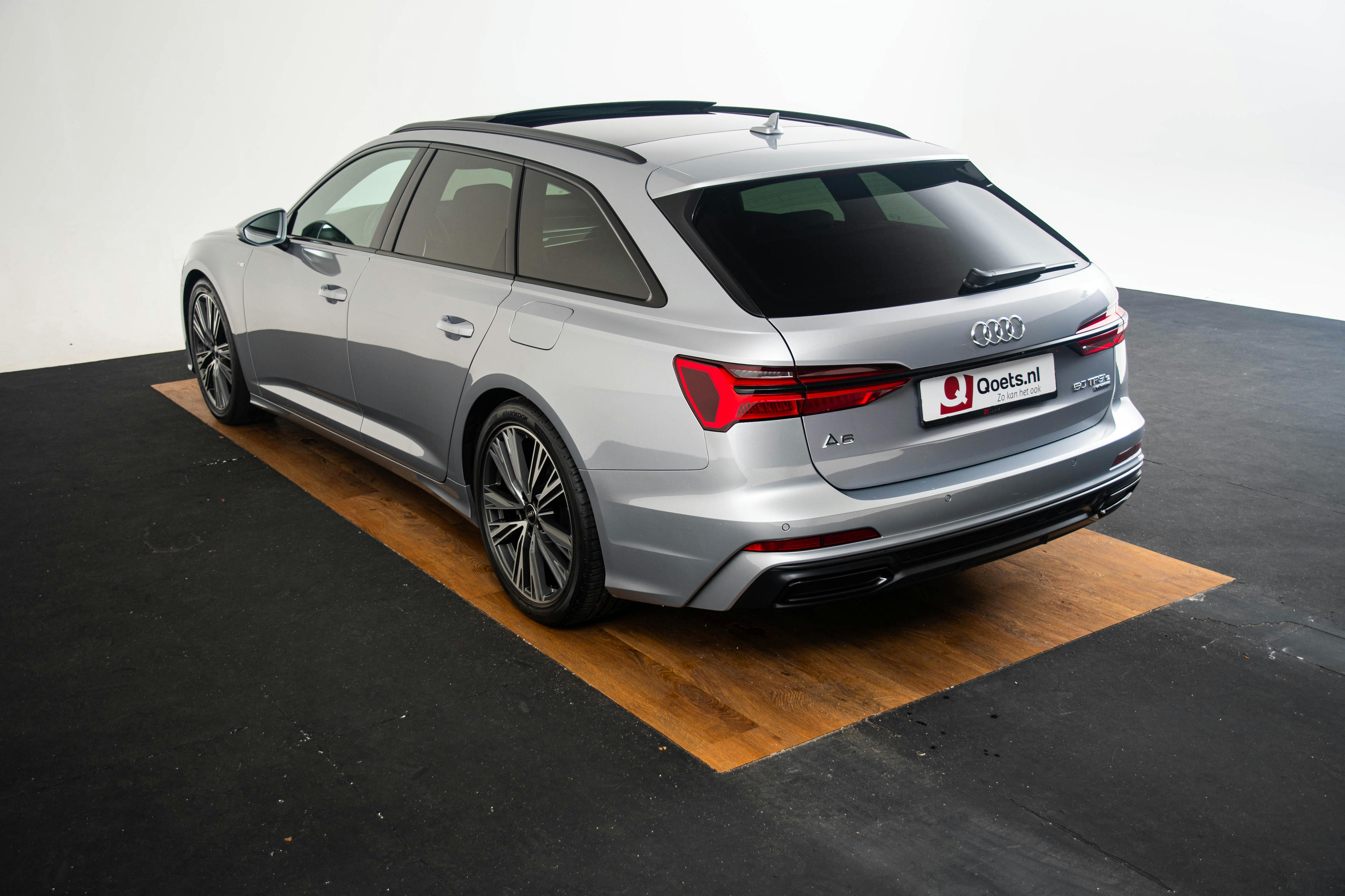 Car image 10