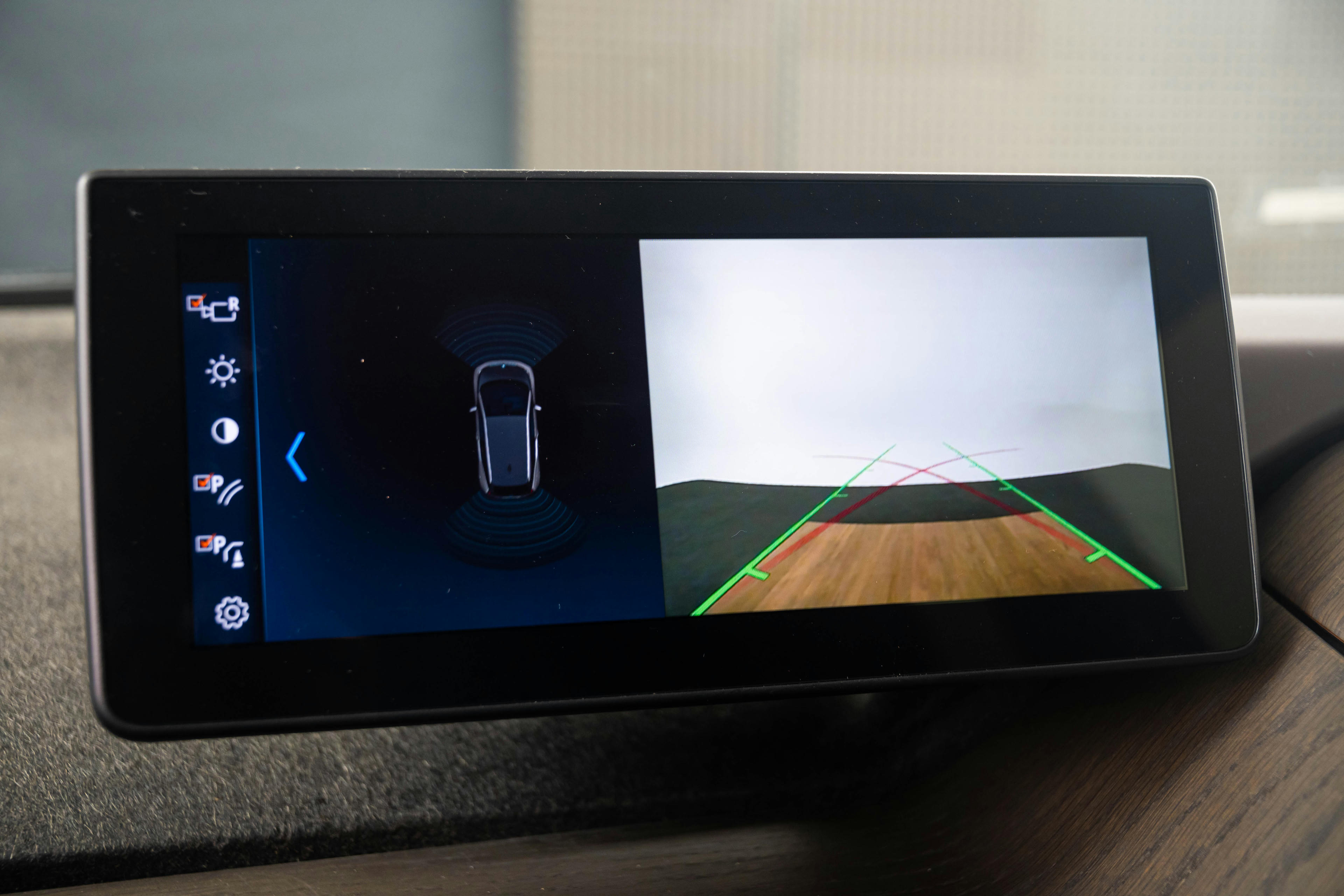 Car image 10
